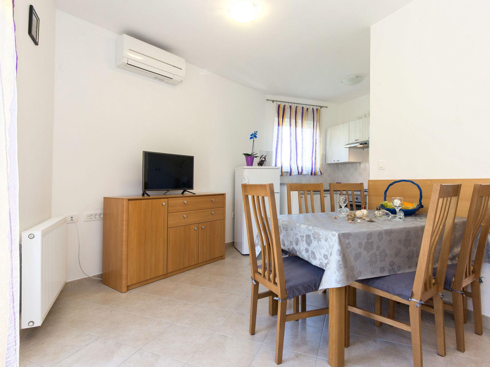 Foto 5 - Apartamento de 1 habitación en Mošćenička Draga con jardín y terraza