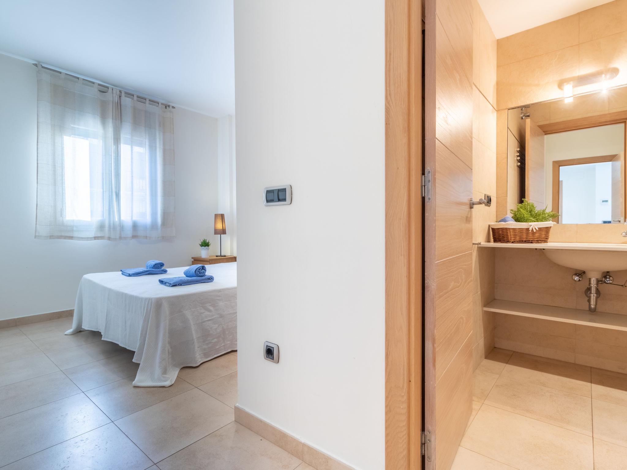 Foto 14 - Apartment mit 3 Schlafzimmern in Castelló d'Empúries mit terrasse und blick aufs meer