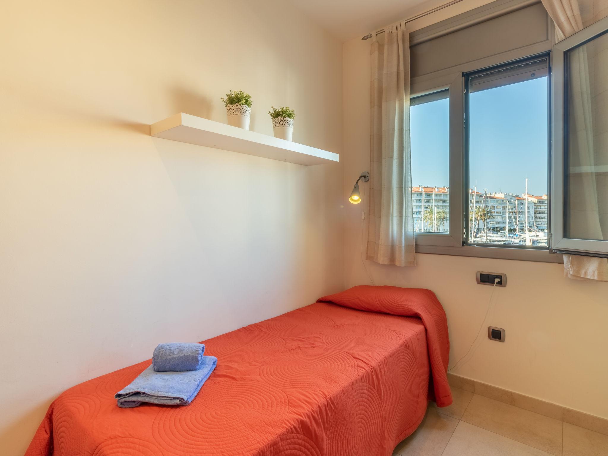 Foto 18 - Appartamento con 3 camere da letto a Castelló d'Empúries con terrazza e vista mare