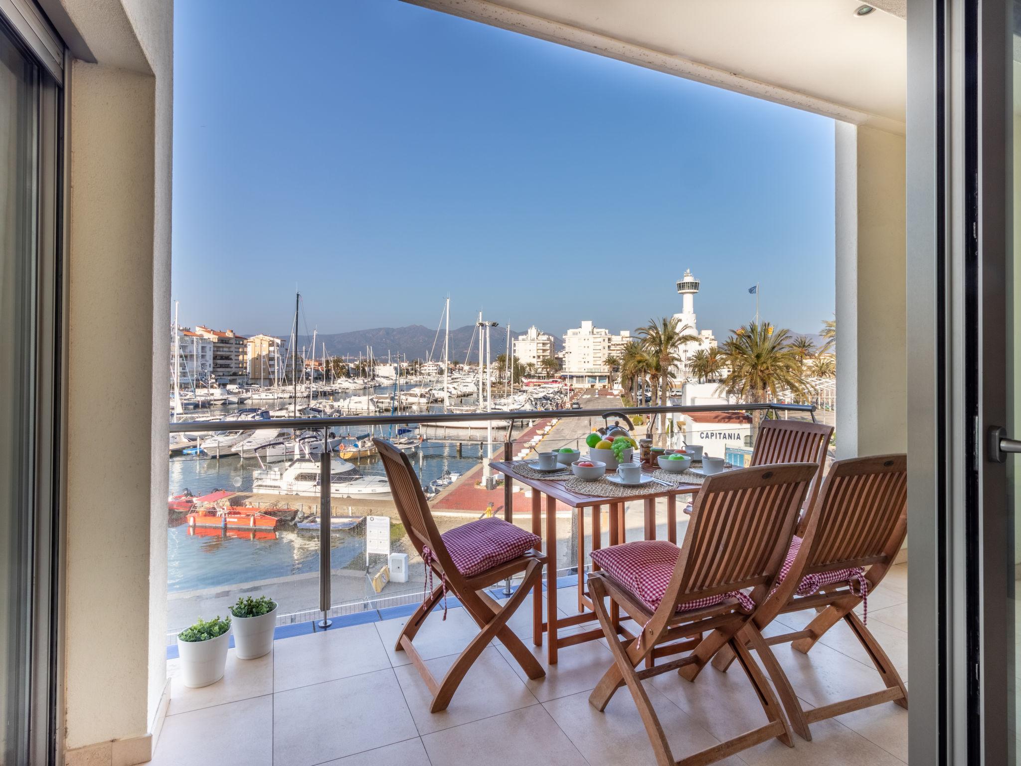 Foto 1 - Apartamento de 3 quartos em Castelló d'Empúries com terraço e vistas do mar