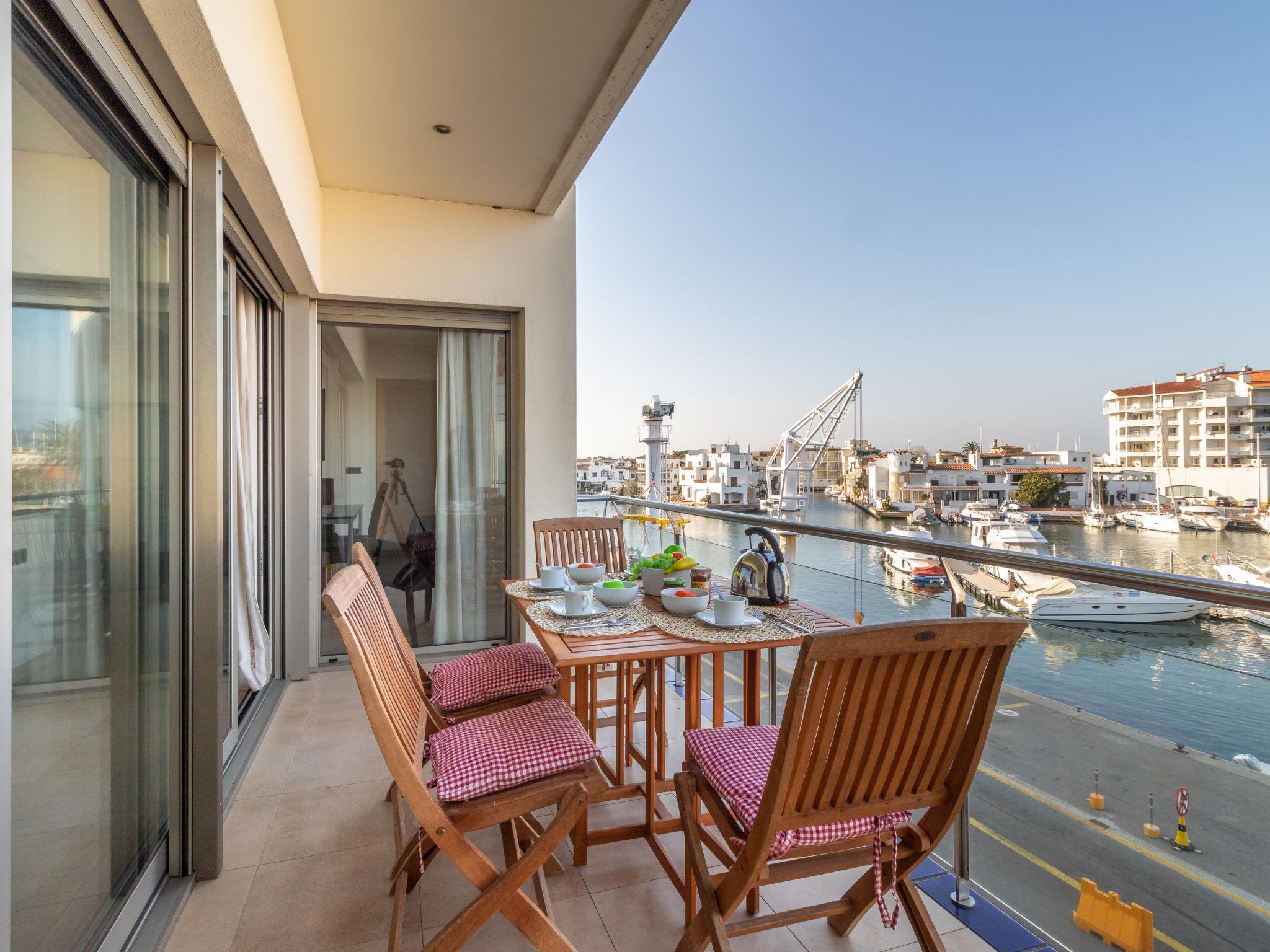 Foto 25 - Apartamento de 3 quartos em Castelló d'Empúries com terraço e vistas do mar