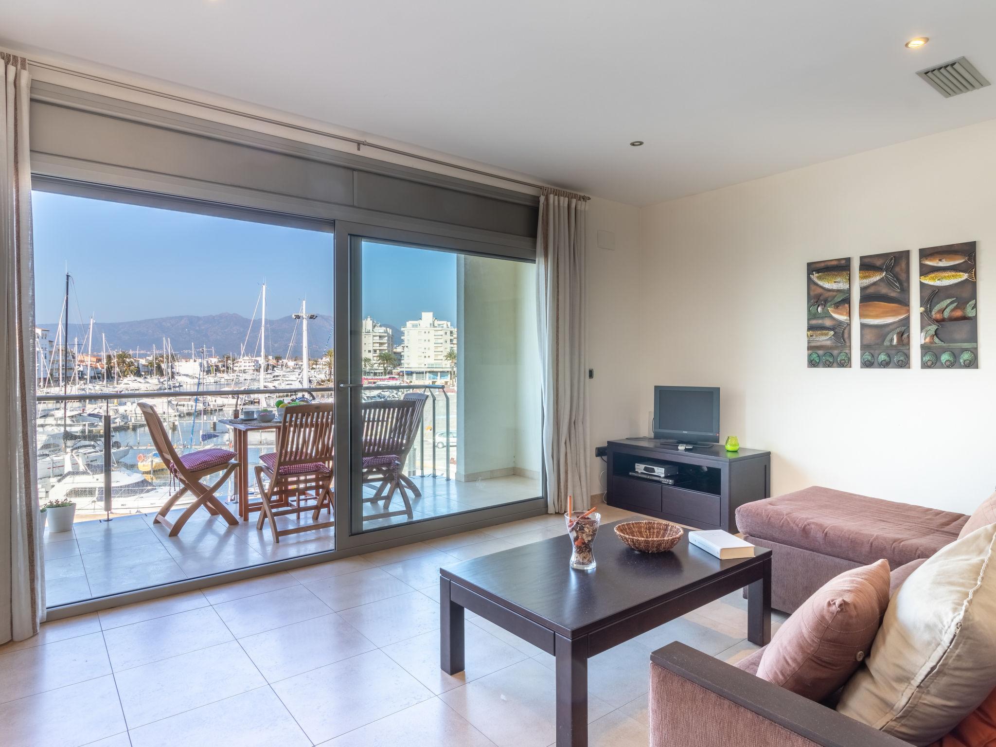 Foto 3 - Apartment mit 3 Schlafzimmern in Castelló d'Empúries mit terrasse und blick aufs meer