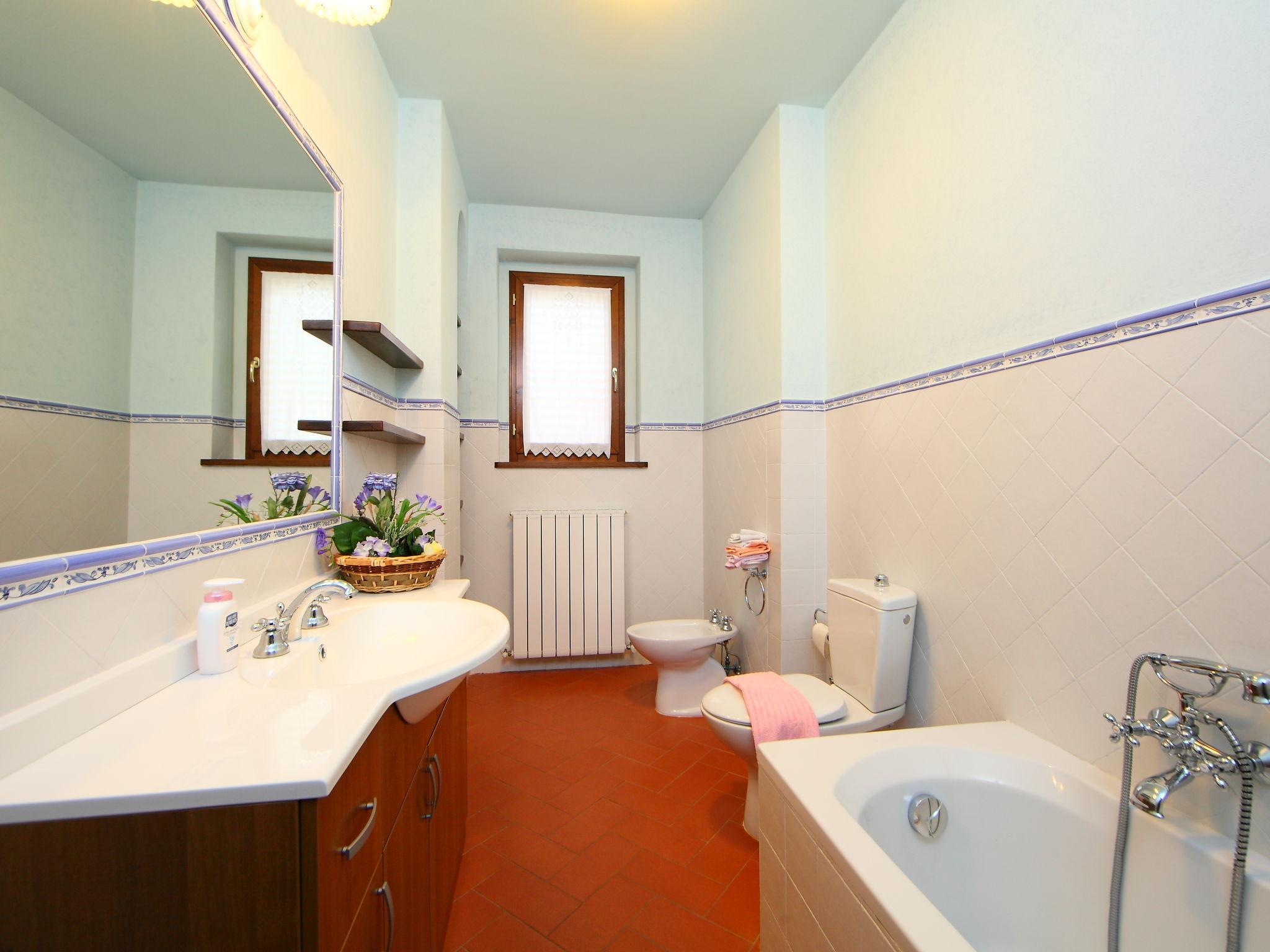 Photo 21 - 5 bedroom House in Reggello with private pool and garden