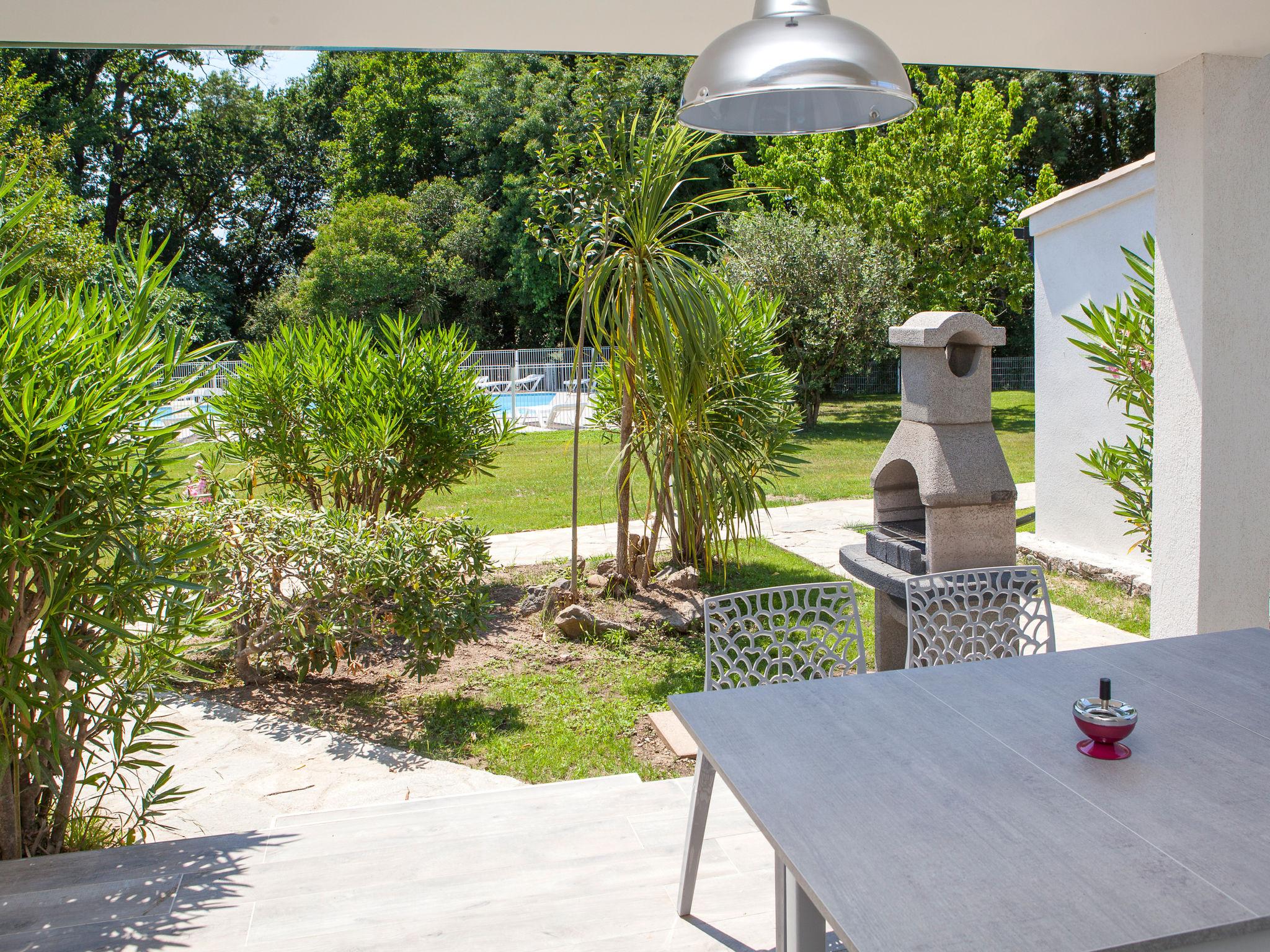 Foto 4 - Casa de 2 habitaciones en Ghisonaccia con piscina y vistas al mar