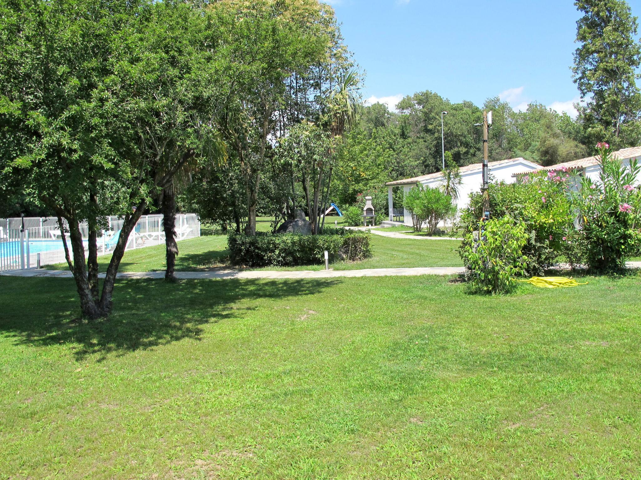 Photo 11 - Maison de 2 chambres à Ghisonaccia avec piscine et jardin