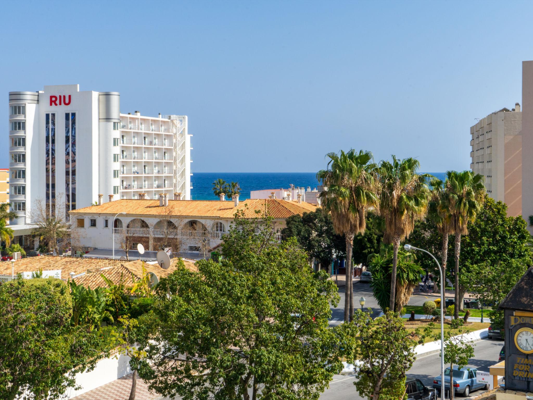 Foto 20 - Appartamento con 2 camere da letto a Torremolinos con piscina e vista mare