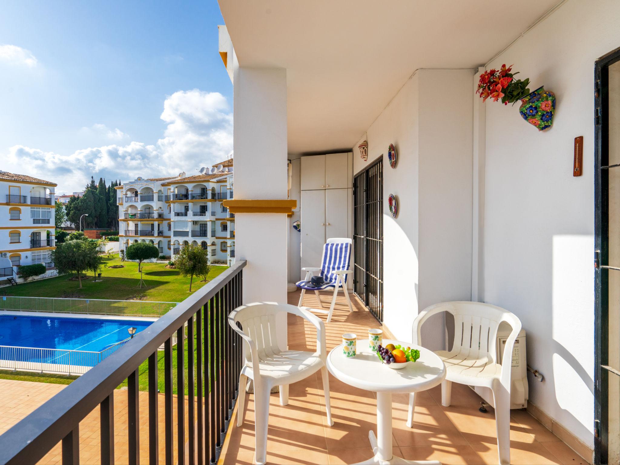 Foto 5 - Apartamento de 2 habitaciones en Torremolinos con piscina y jardín