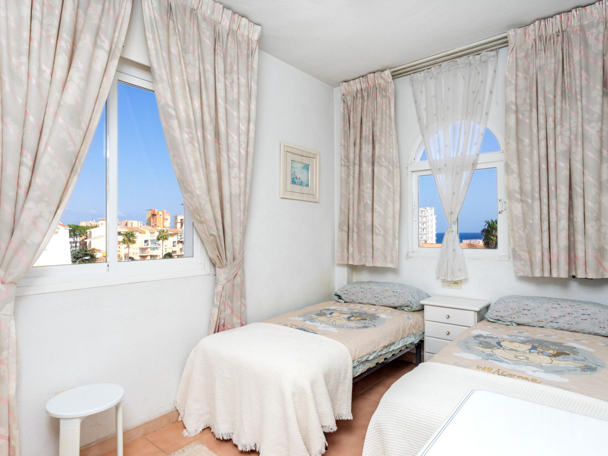 Foto 5 - Apartamento de 2 habitaciones en Torremolinos con piscina y vistas al mar