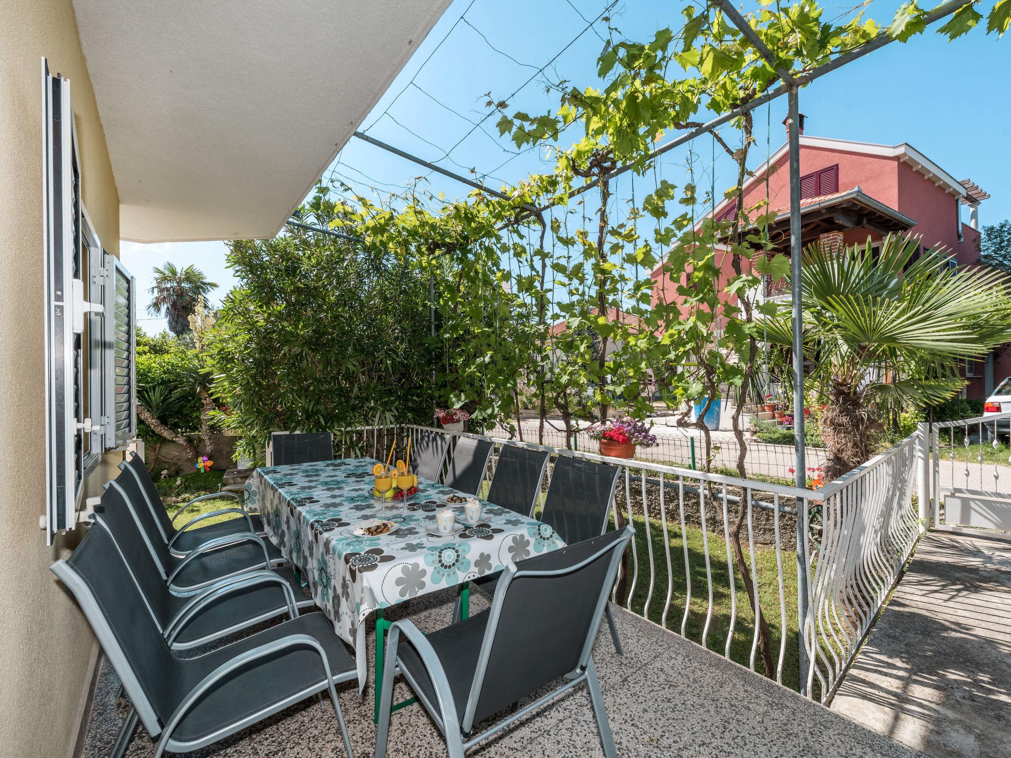 Photo 2 - Appartement de 4 chambres à Sukošan avec jardin et terrasse