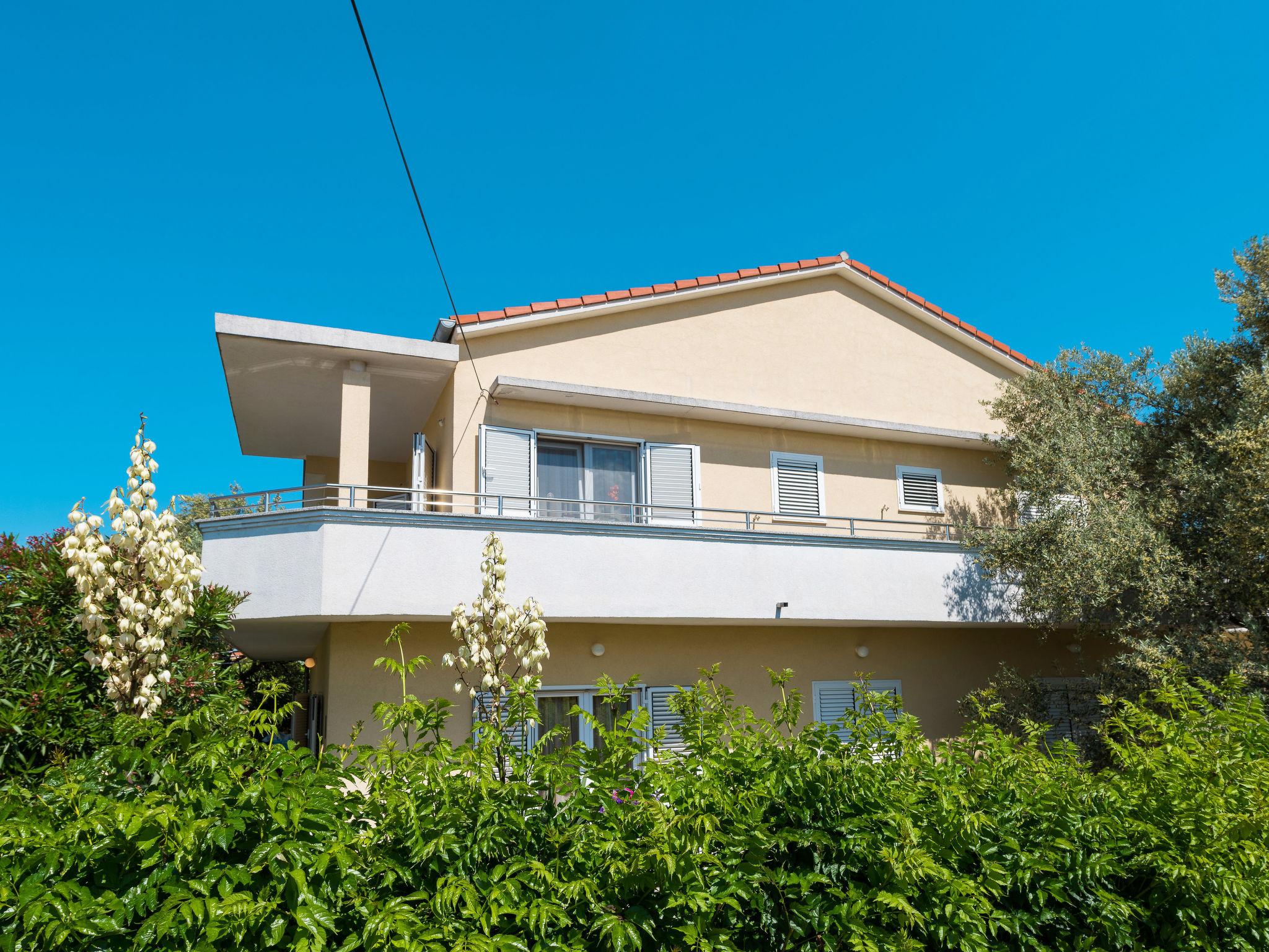 Foto 25 - Appartamento con 4 camere da letto a Sukošan con giardino e terrazza