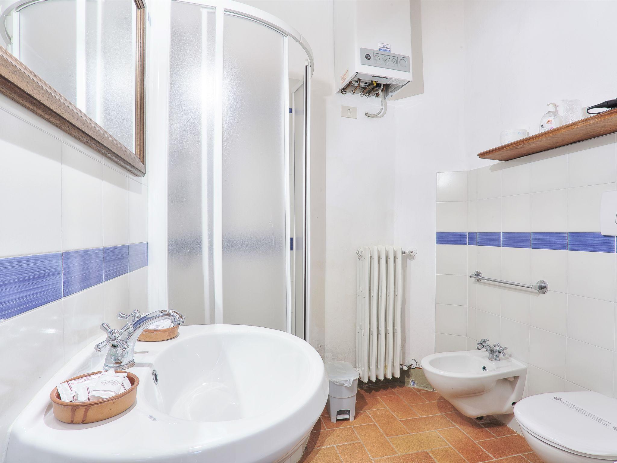 Foto 11 - Apartment mit 1 Schlafzimmer in Bagno a Ripoli mit schwimmbad und garten