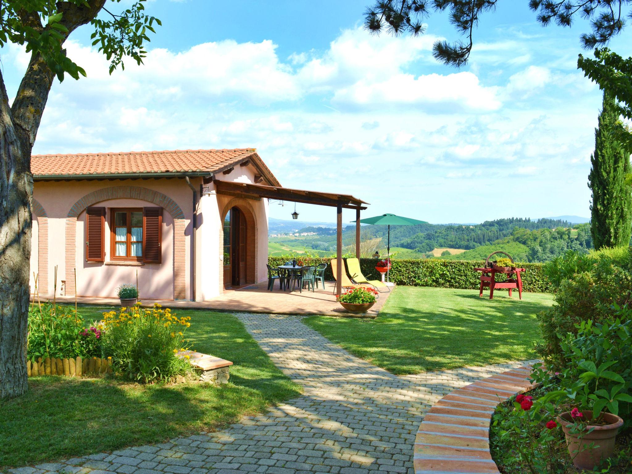 Photo 16 - 2 bedroom House in San Gimignano with swimming pool and garden