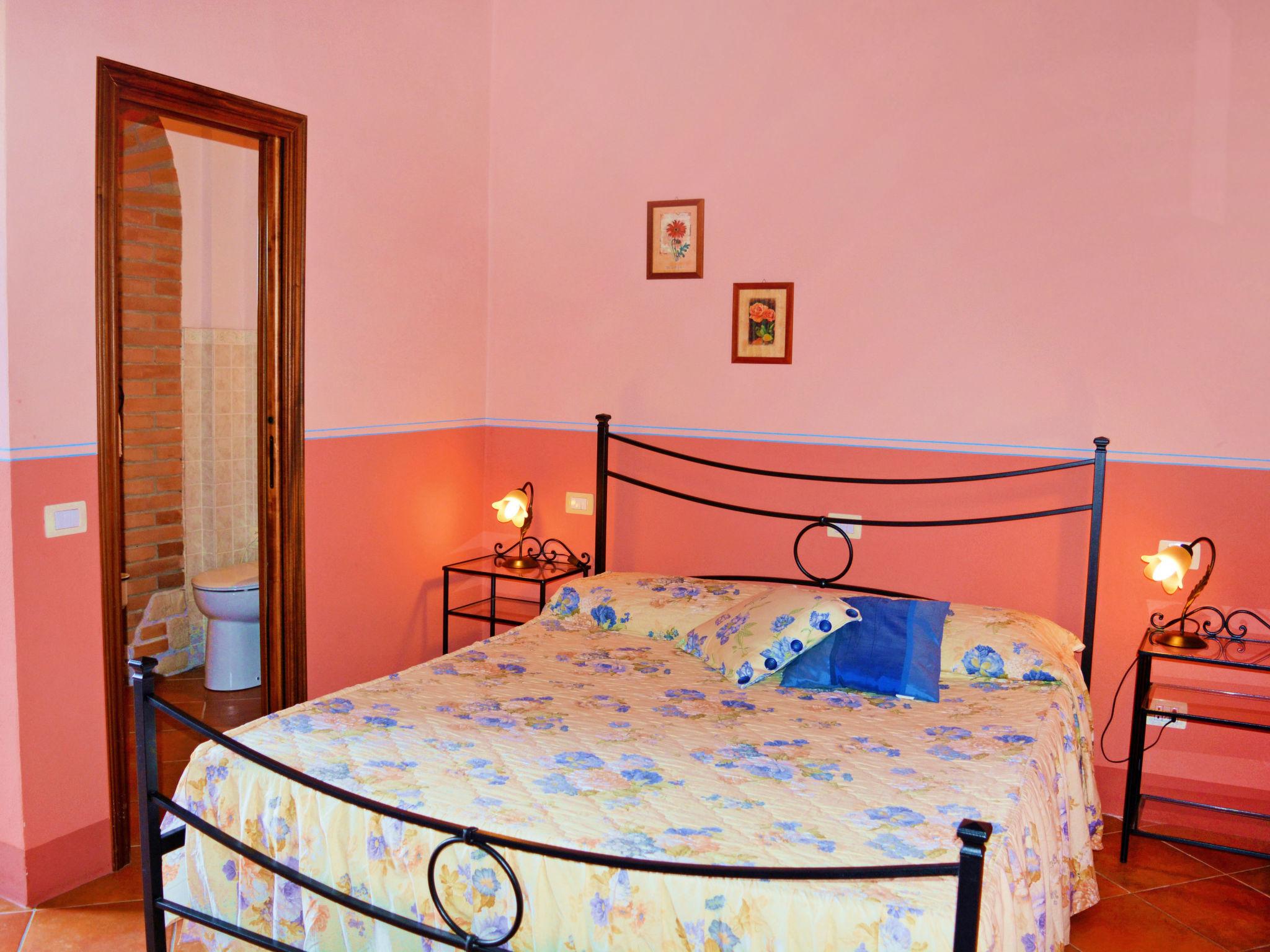 Foto 6 - Casa con 2 camere da letto a San Gimignano con piscina e giardino