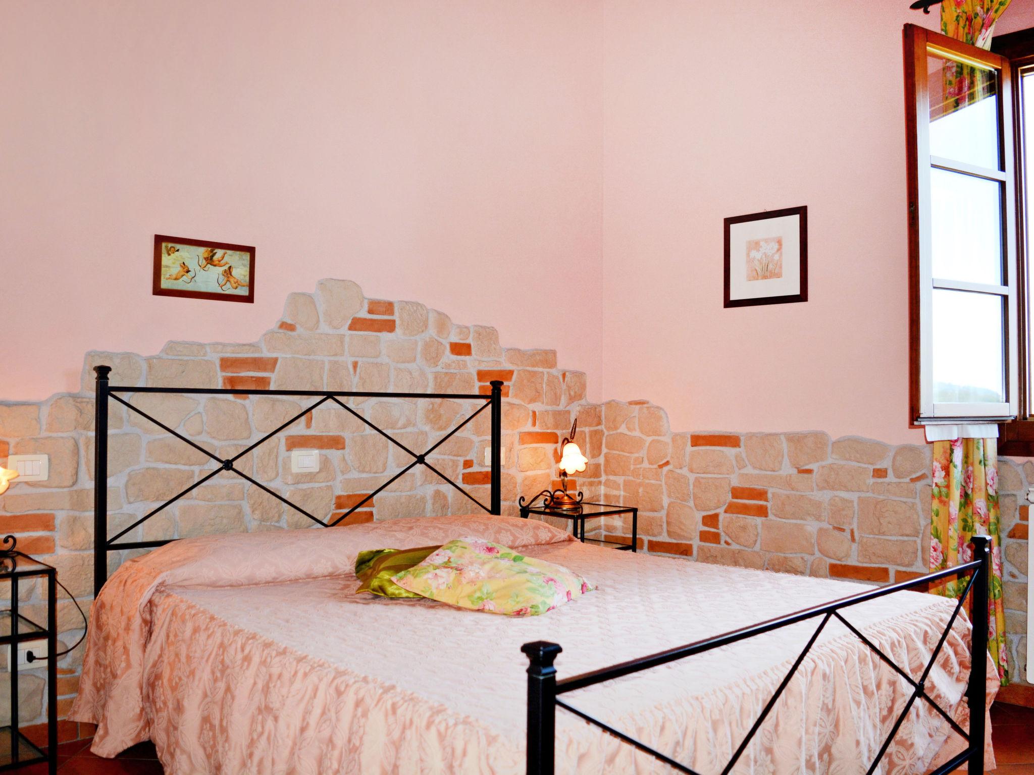 Foto 9 - Casa con 2 camere da letto a San Gimignano con piscina e giardino