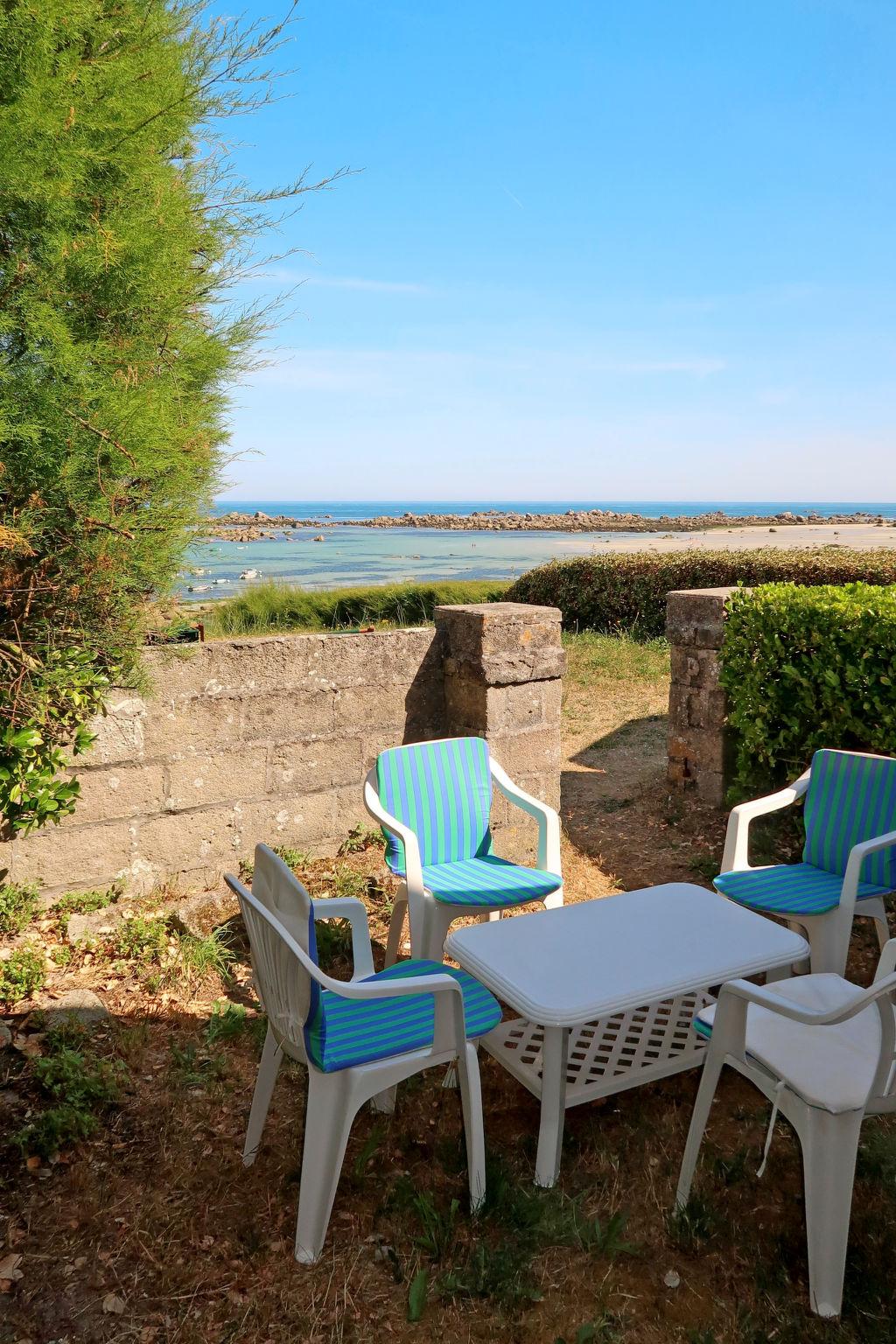 Foto 15 - Casa de 1 quarto em Cléder com jardim e vistas do mar