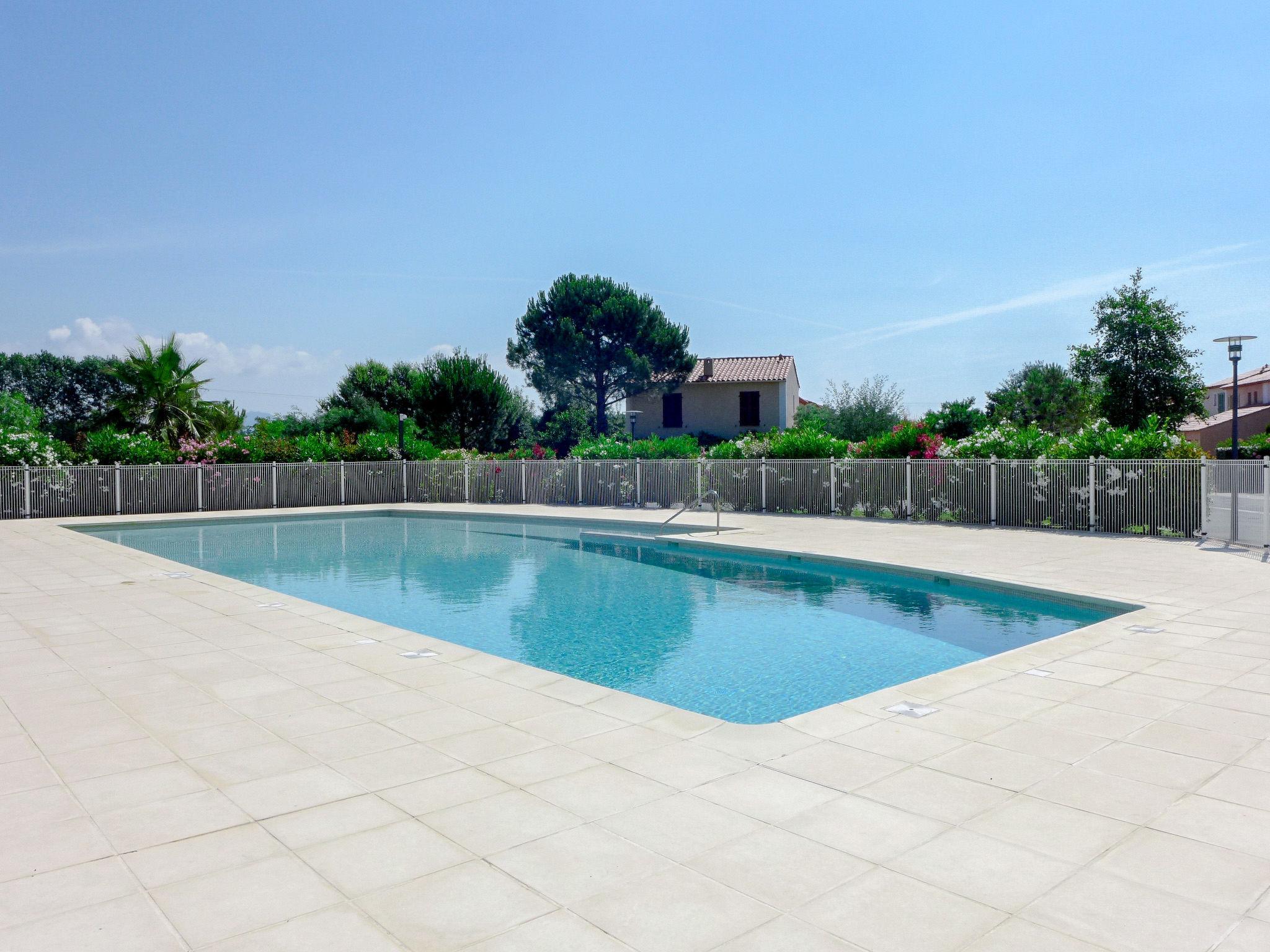 Photo 32 - Maison de 4 chambres à Roquebrune-sur-Argens avec piscine et vues à la mer