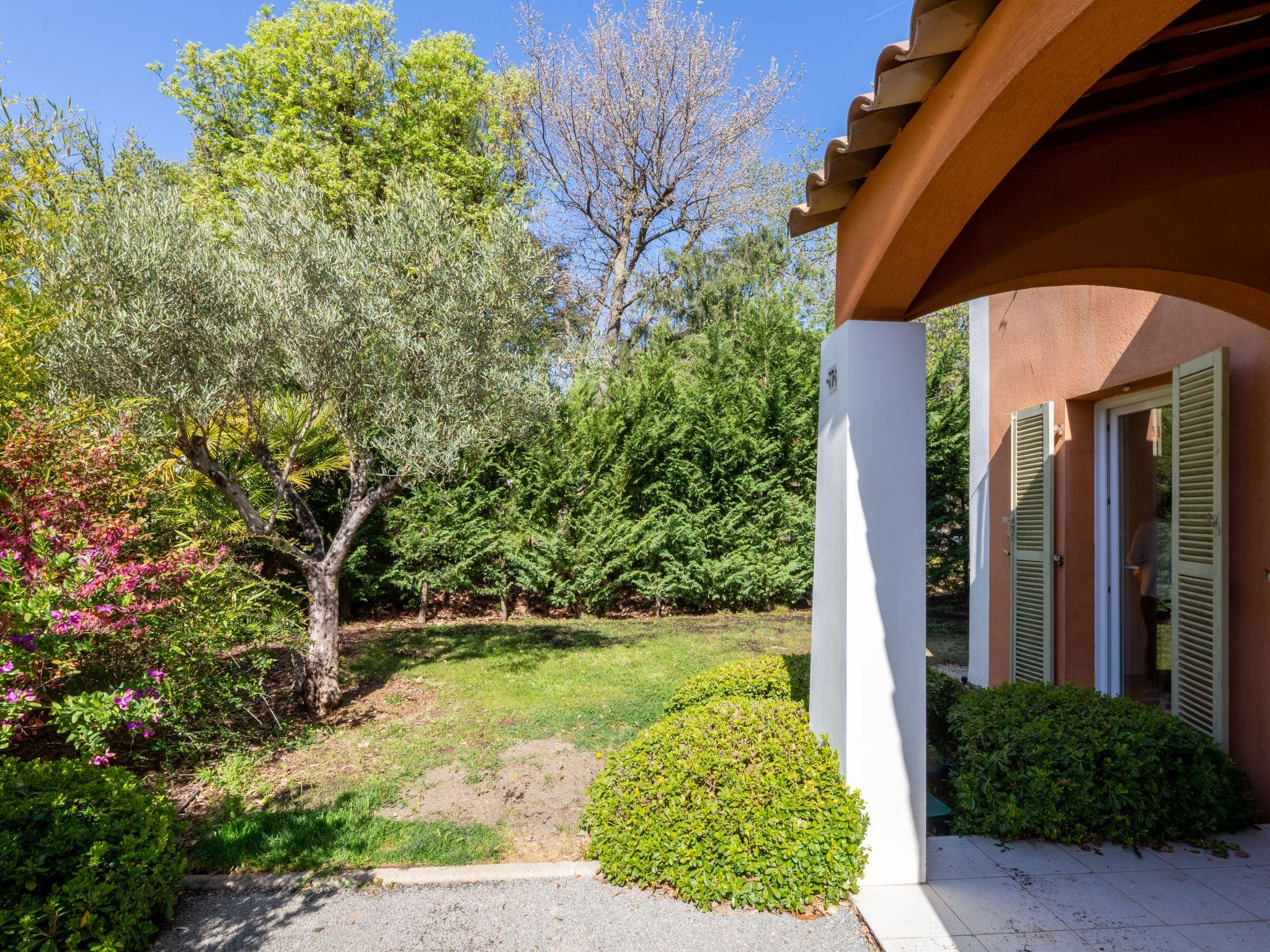 Photo 29 - Maison de 4 chambres à Roquebrune-sur-Argens avec piscine et vues à la mer