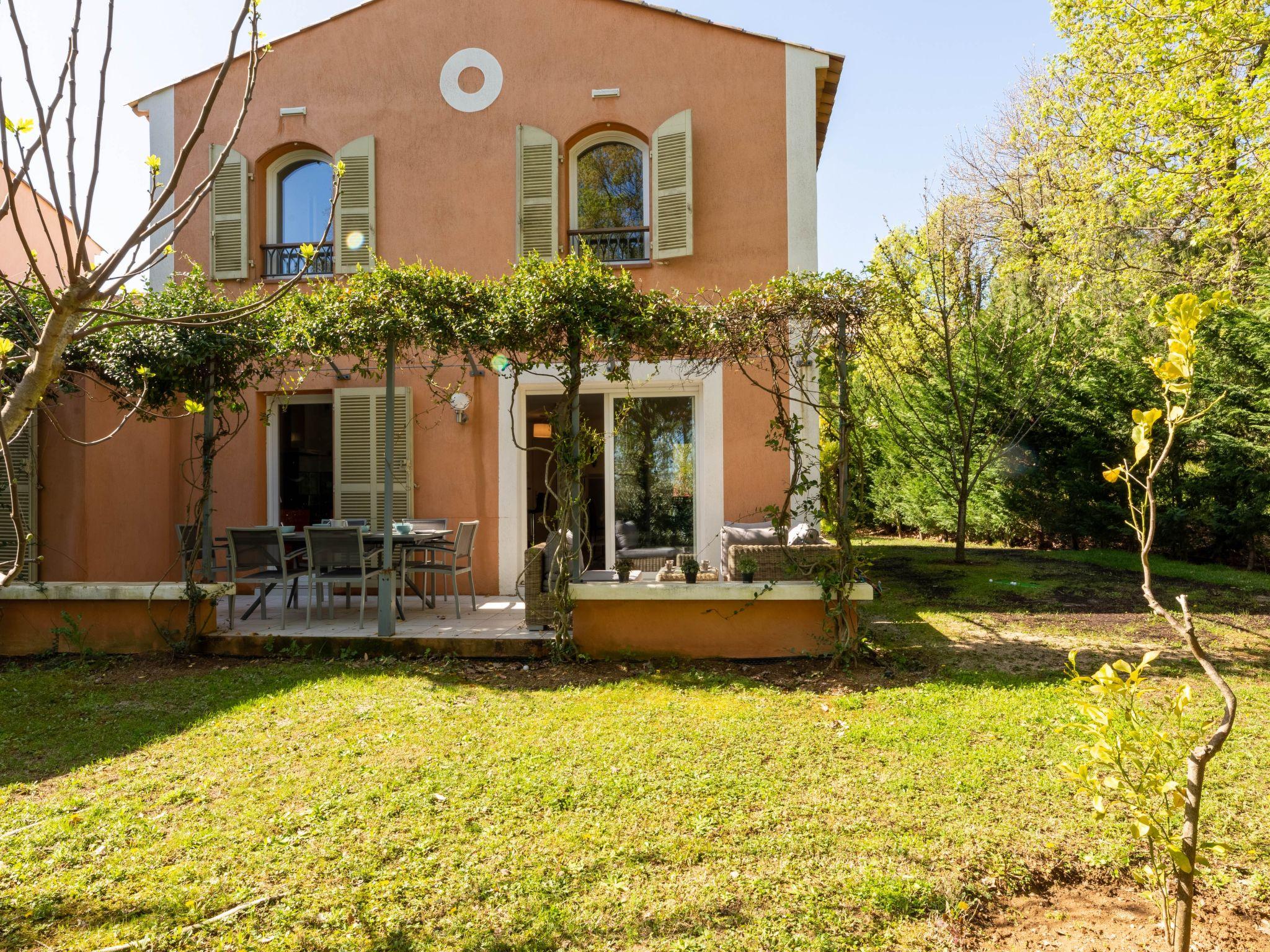 Photo 5 - Maison de 4 chambres à Roquebrune-sur-Argens avec piscine et vues à la mer