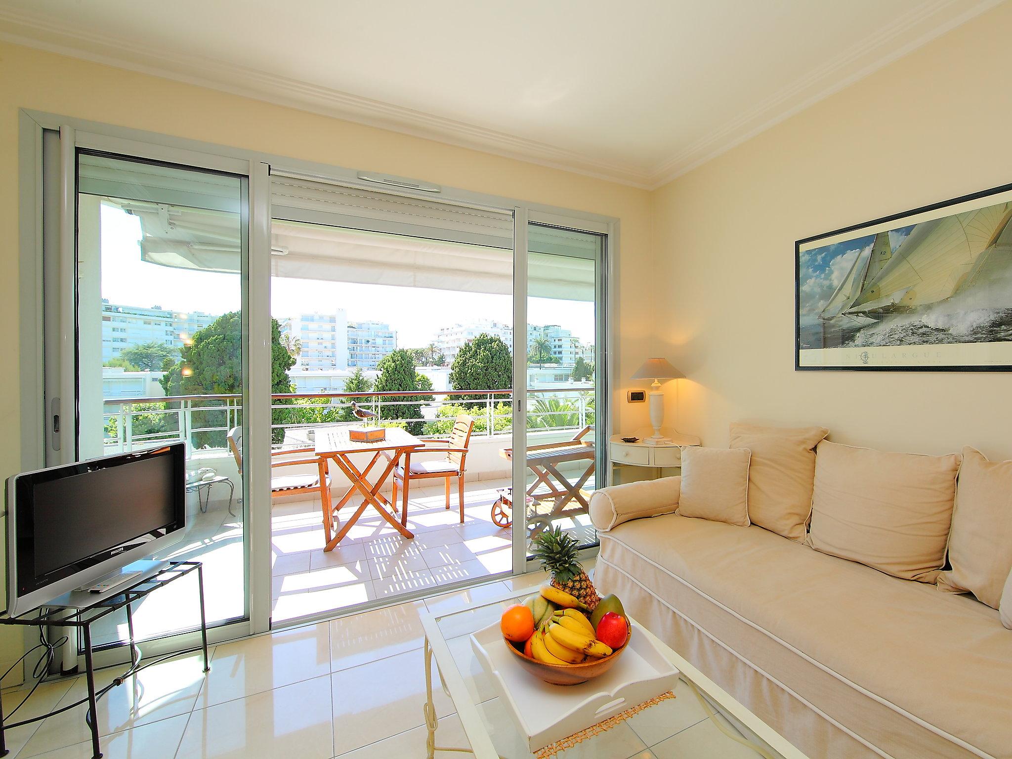 Foto 7 - Appartamento con 1 camera da letto a Cannes con giardino e vista mare