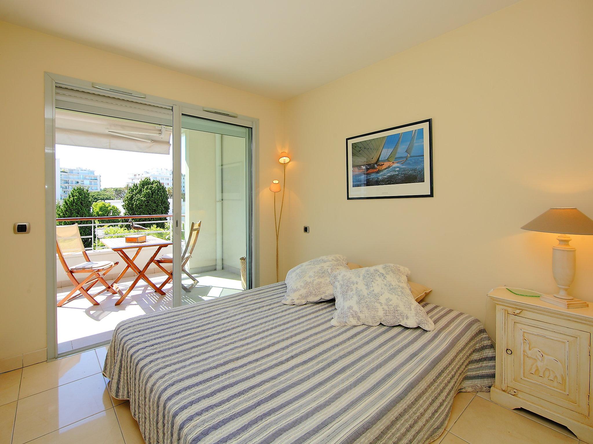 Foto 12 - Appartamento con 1 camera da letto a Cannes con giardino e vista mare