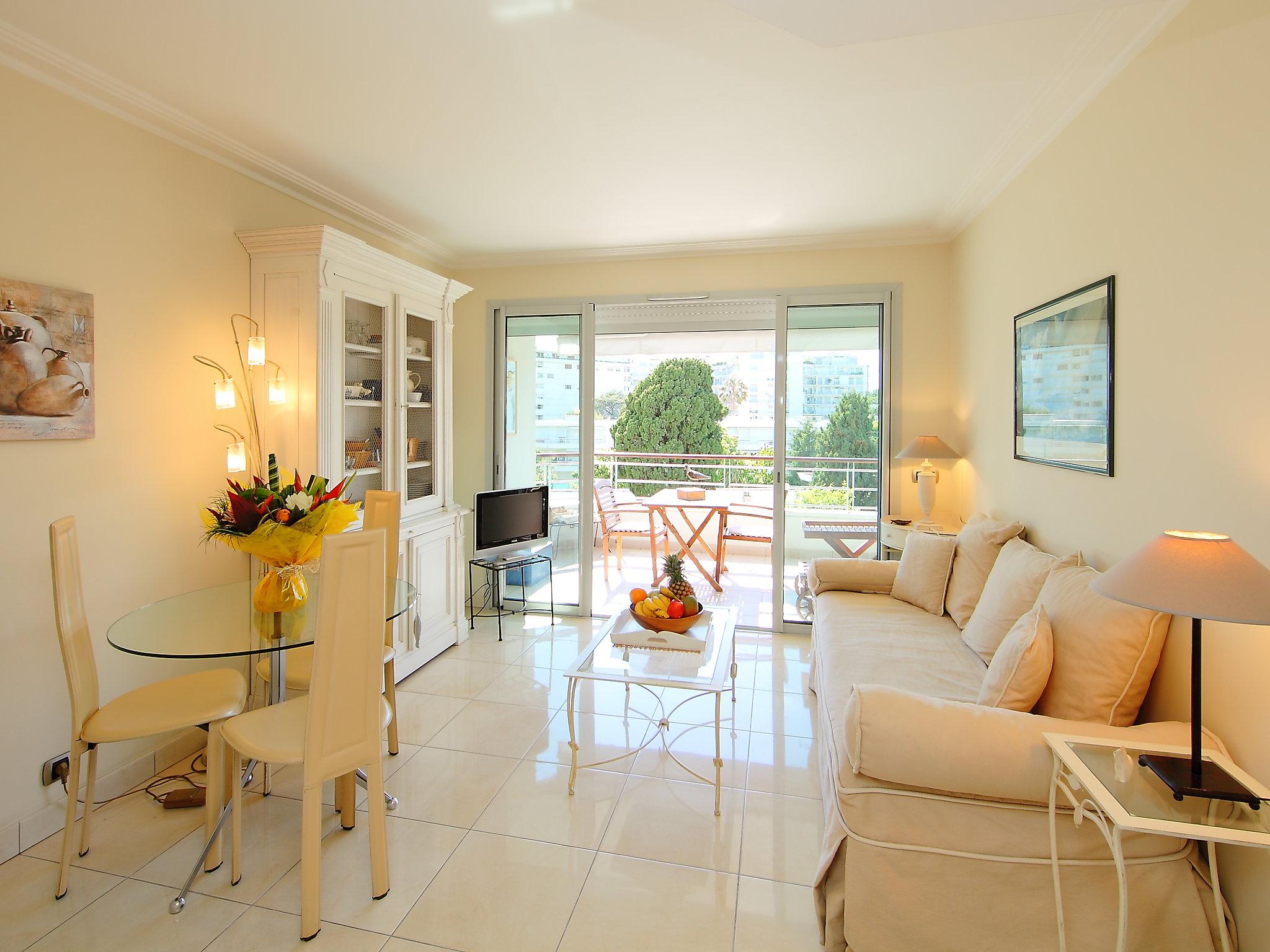 Foto 3 - Appartamento con 1 camera da letto a Cannes con giardino e vista mare