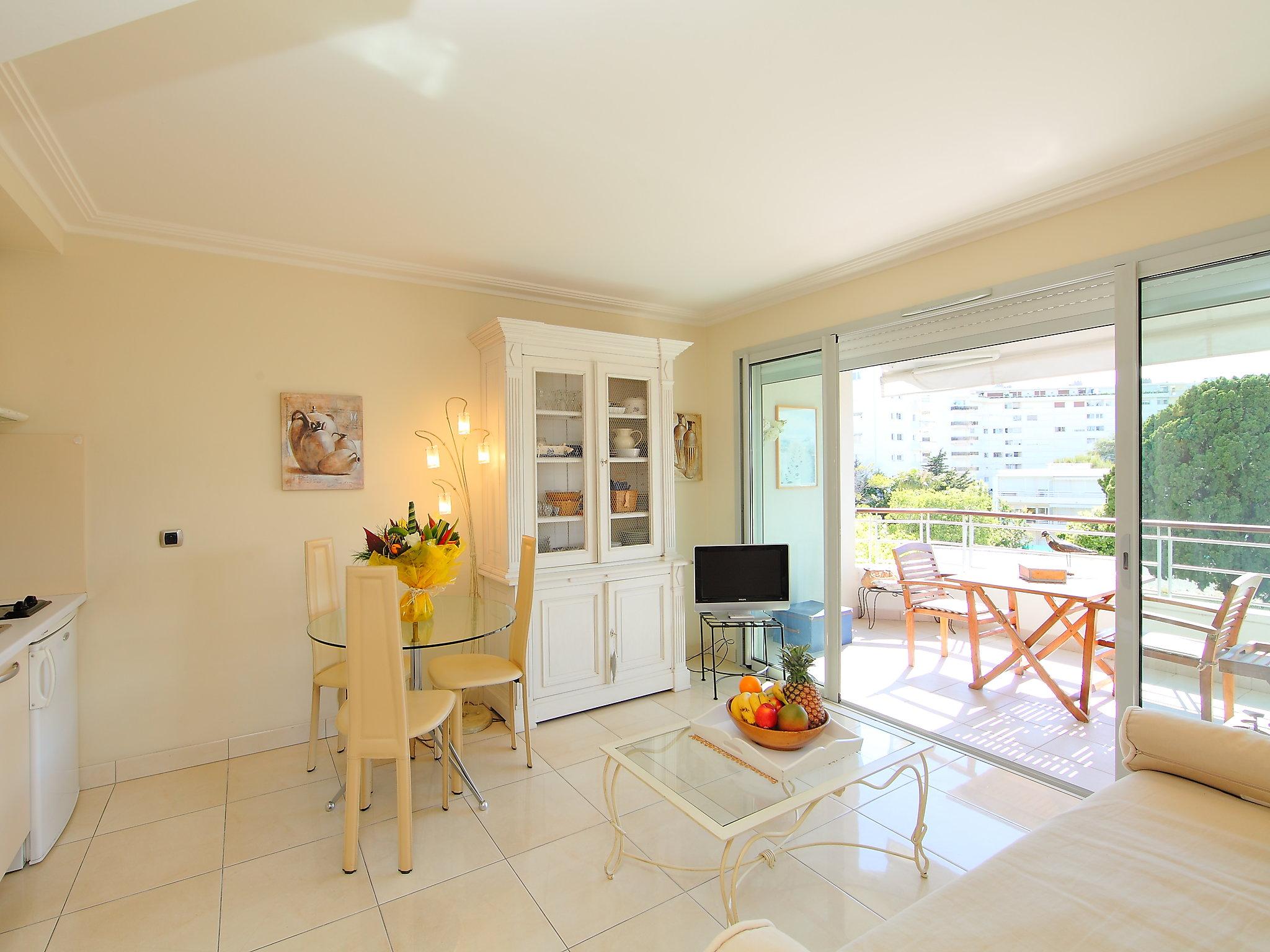 Photo 8 - Appartement de 1 chambre à Cannes avec jardin et vues à la mer