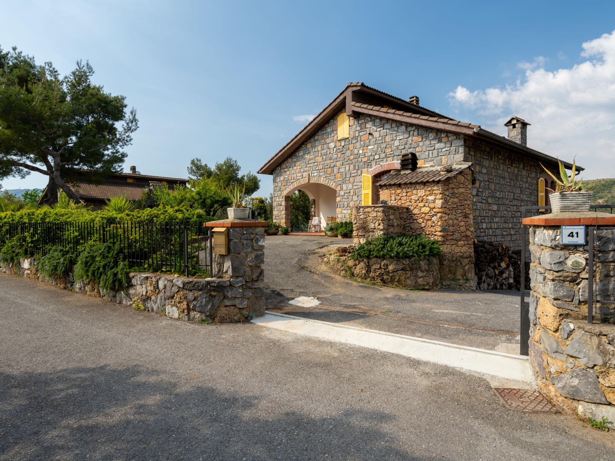 Foto 1 - Casa con 2 camere da letto a Cisano sul Neva con giardino e terrazza