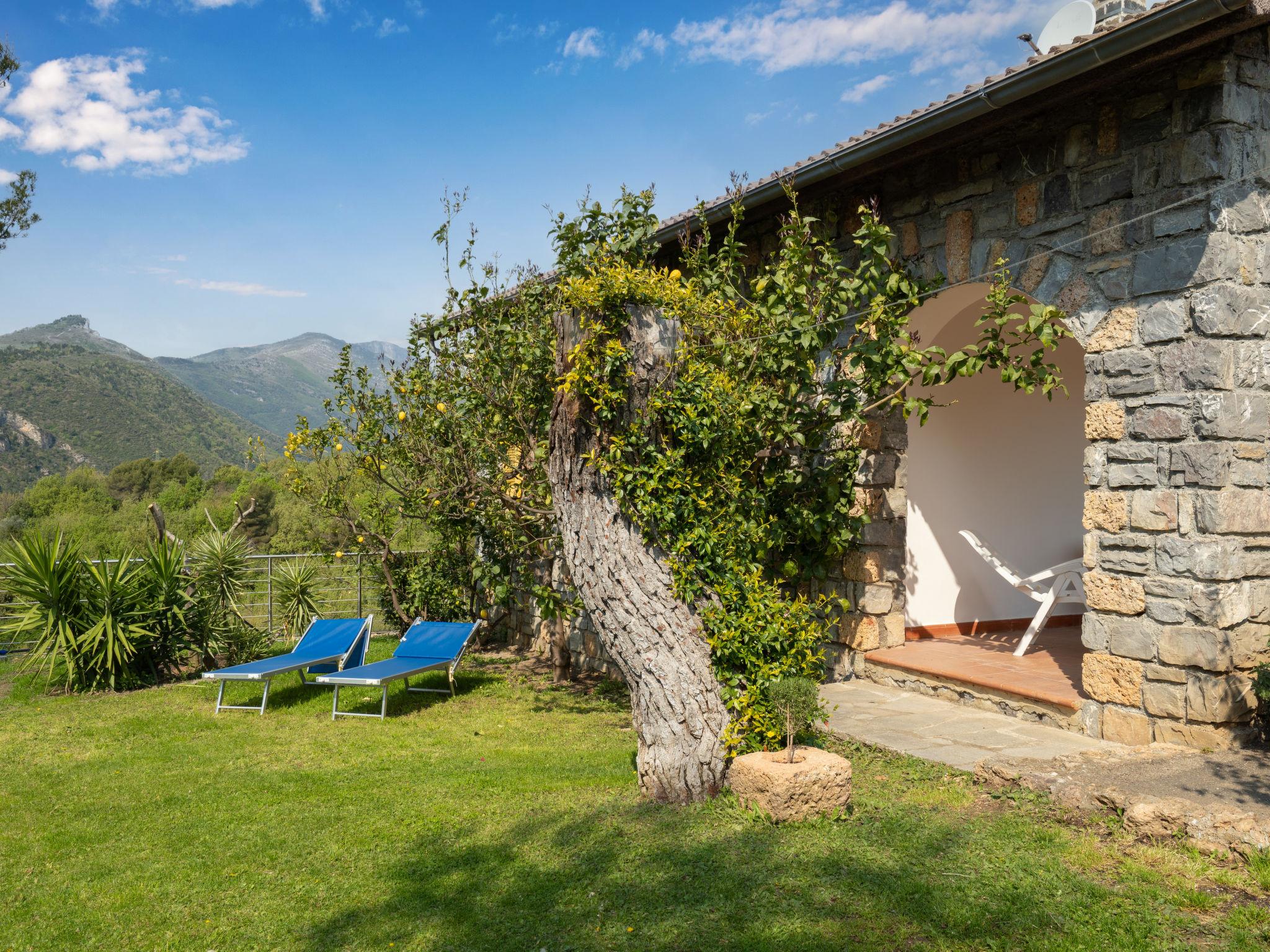 Foto 2 - Casa con 2 camere da letto a Cisano sul Neva con giardino e terrazza