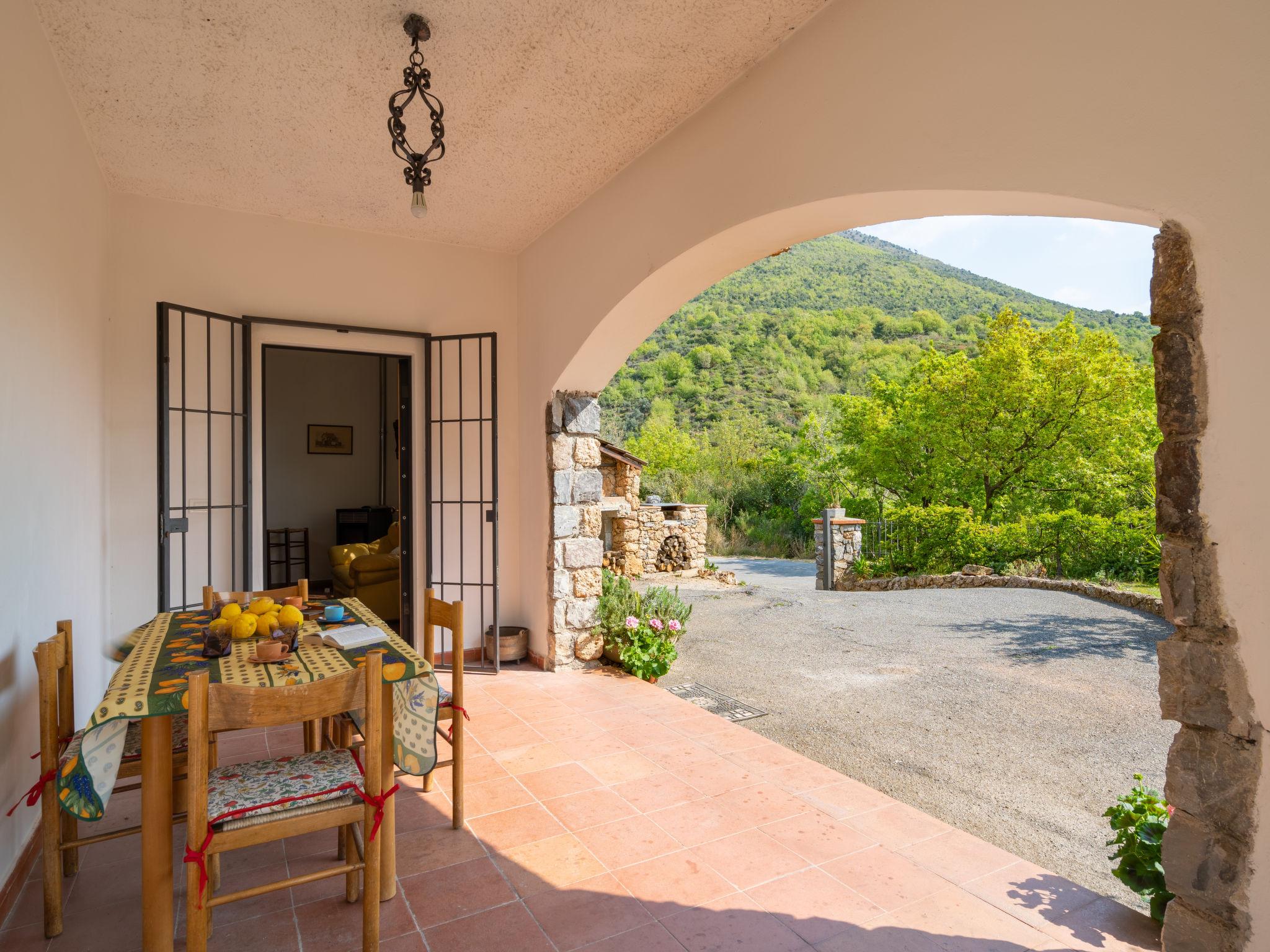 Foto 3 - Casa con 2 camere da letto a Cisano sul Neva con giardino e terrazza