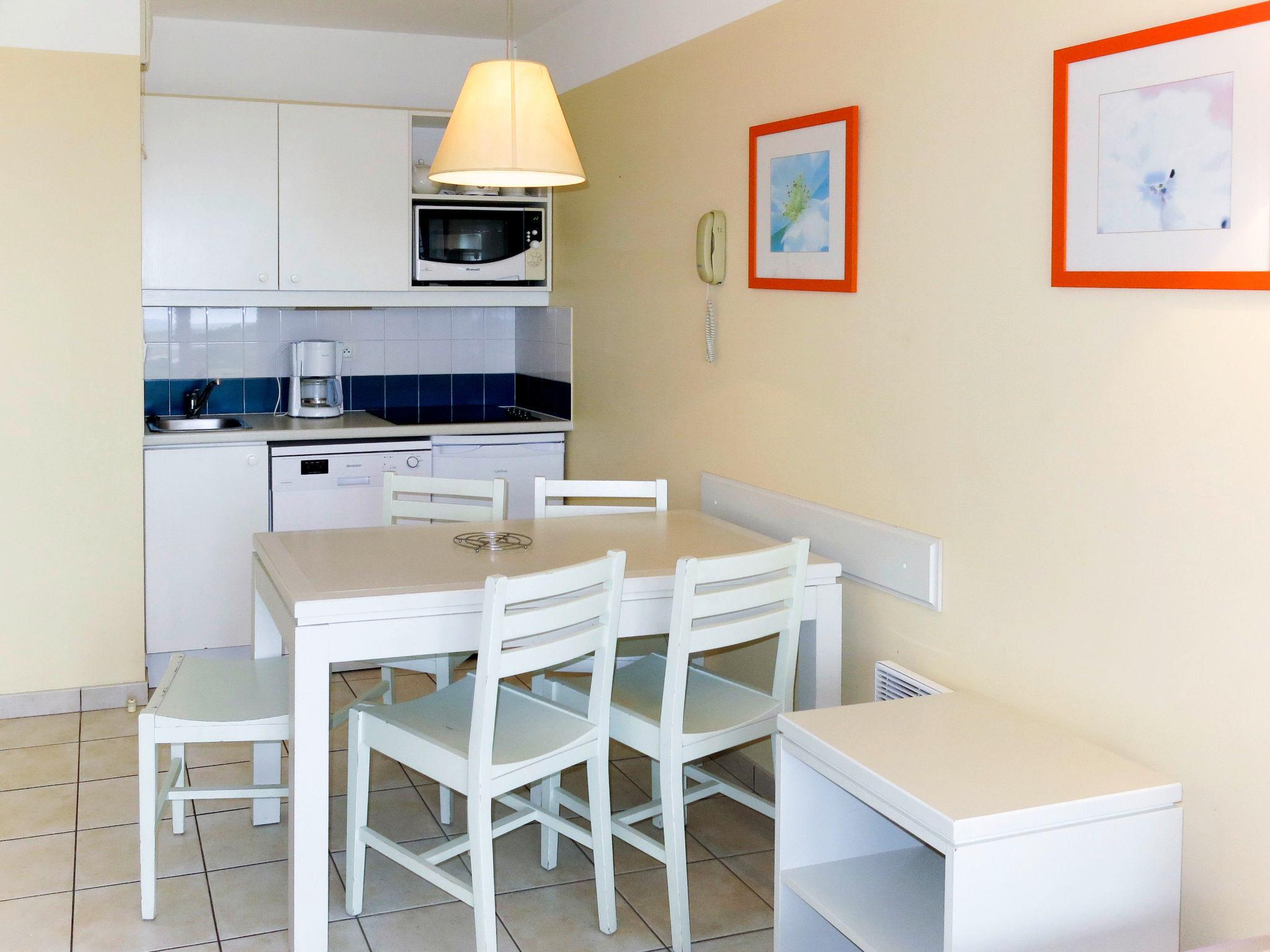 Foto 3 - Apartamento de 1 quarto em Les Sables-d'Olonne com piscina e vistas do mar