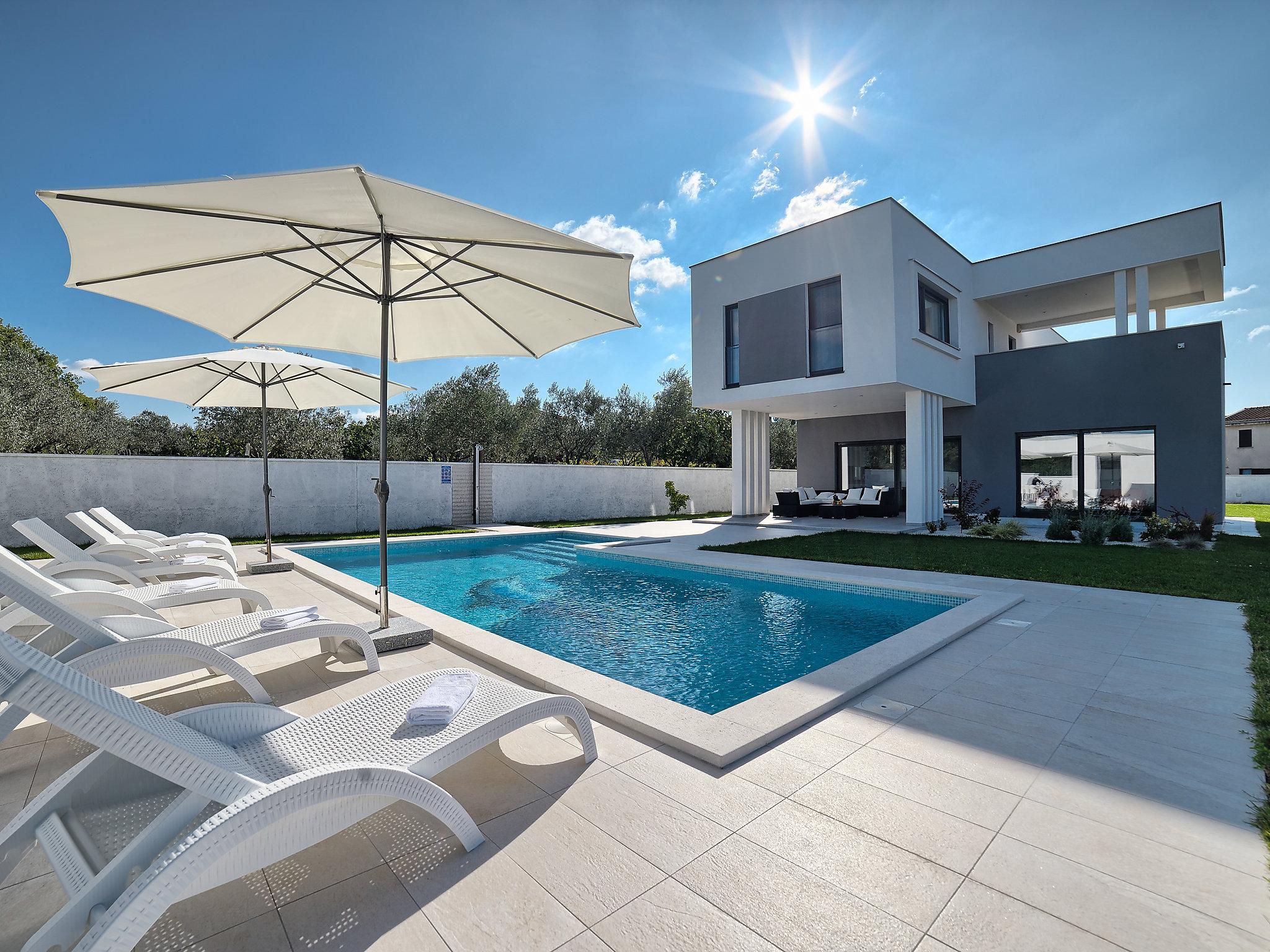 Photo 1 - 4 bedroom House in Pula with private pool and garden