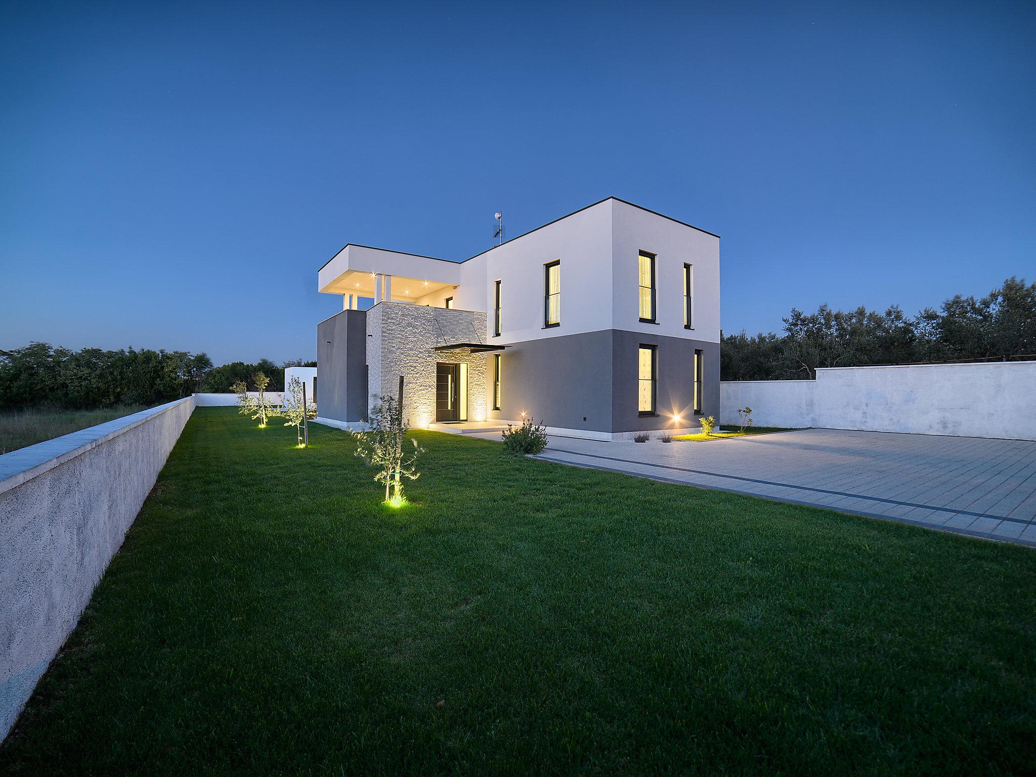 Foto 44 - Casa de 4 habitaciones en Pula con piscina privada y vistas al mar