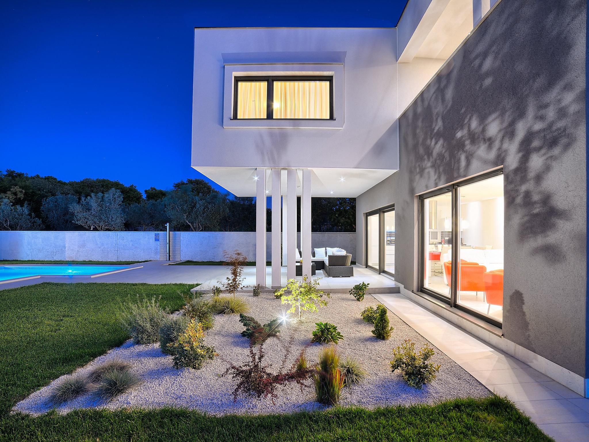 Photo 49 - Maison de 4 chambres à Pula avec piscine privée et jardin