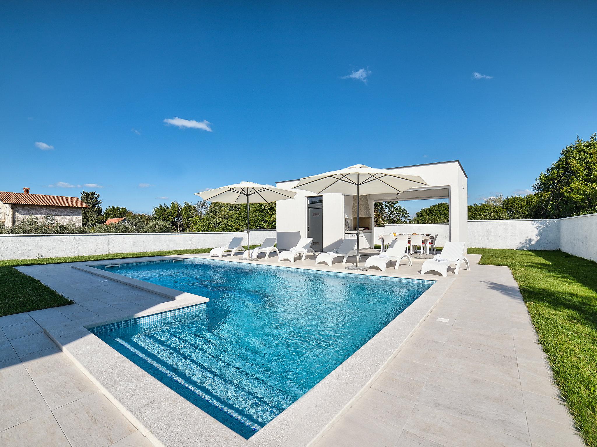 Photo 28 - Maison de 4 chambres à Pula avec piscine privée et jardin