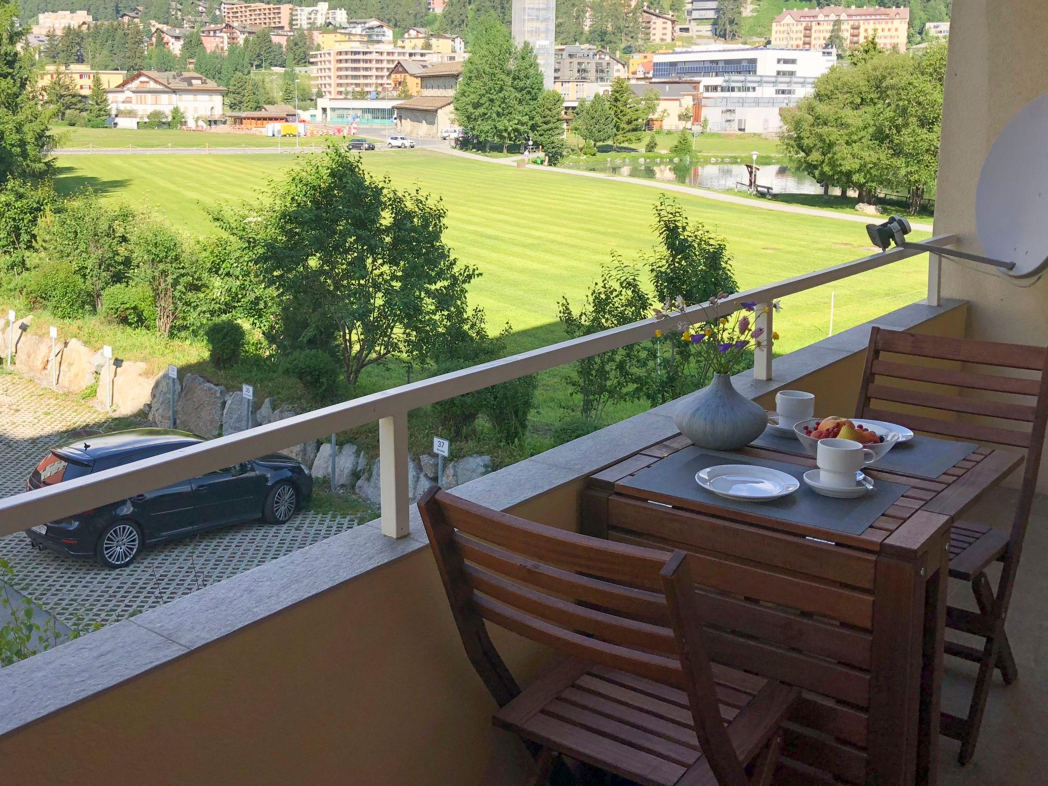 Foto 26 - Appartamento con 2 camere da letto a Sankt Moritz con giardino