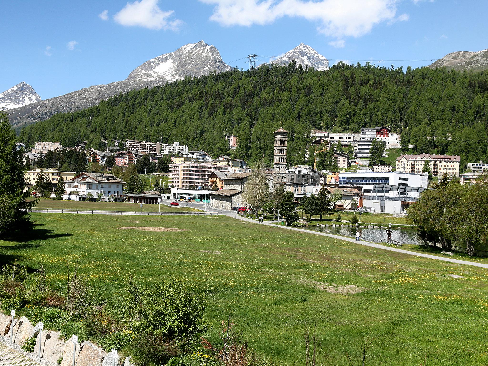 Foto 27 - Apartamento de 2 habitaciones en Sankt Moritz con jardín