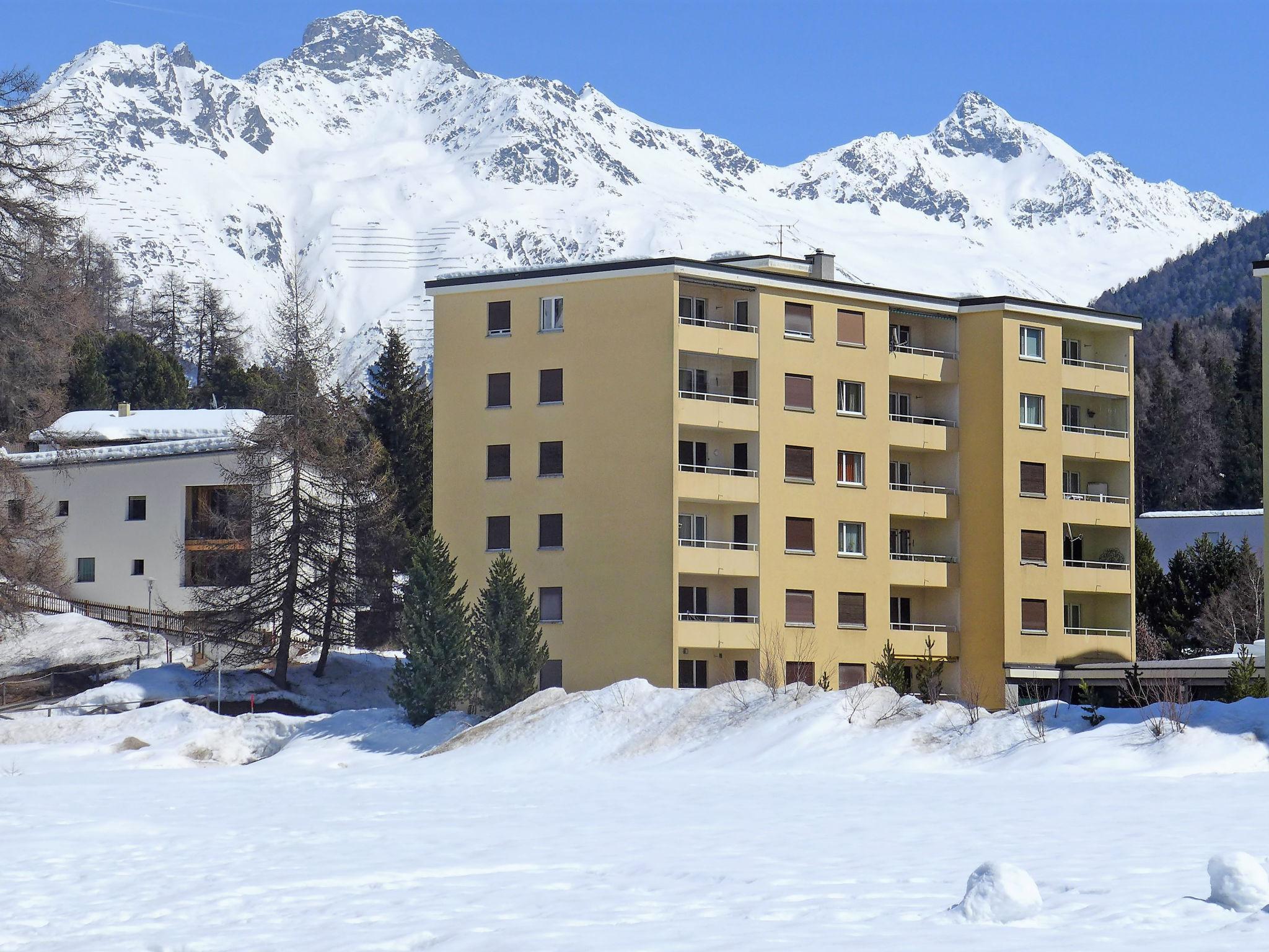 Foto 32 - Apartamento de 2 quartos em Sankt Moritz com jardim