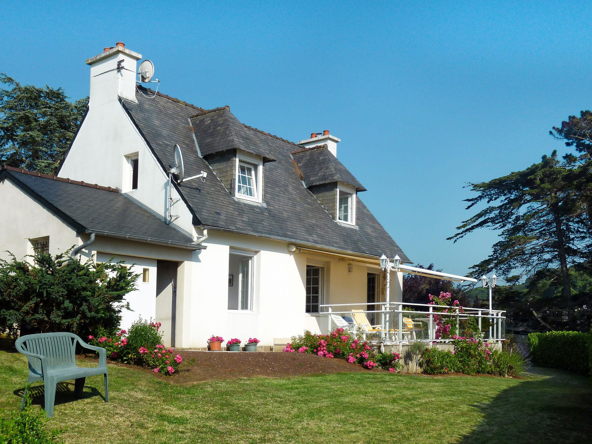 Foto 2 - Casa de 1 quarto em Saint-Michel-en-Grève com jardim e vistas do mar
