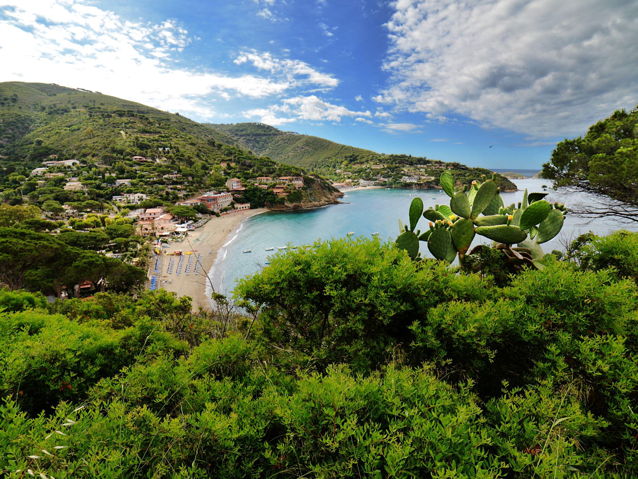 Foto 9 - Apartamento en Capoliveri con jardín y vistas al mar