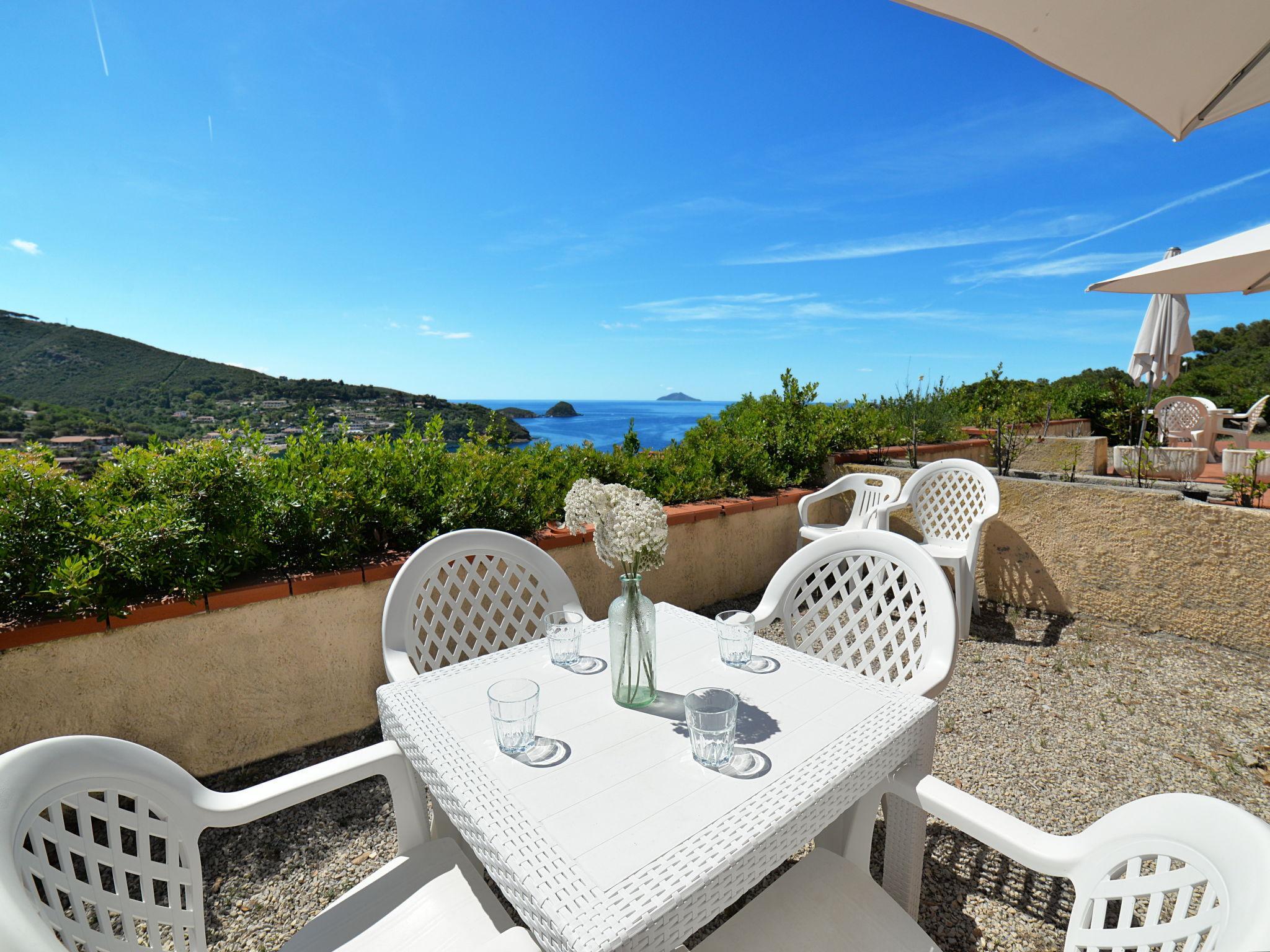 Foto 2 - Apartamento em Capoliveri com jardim e vistas do mar