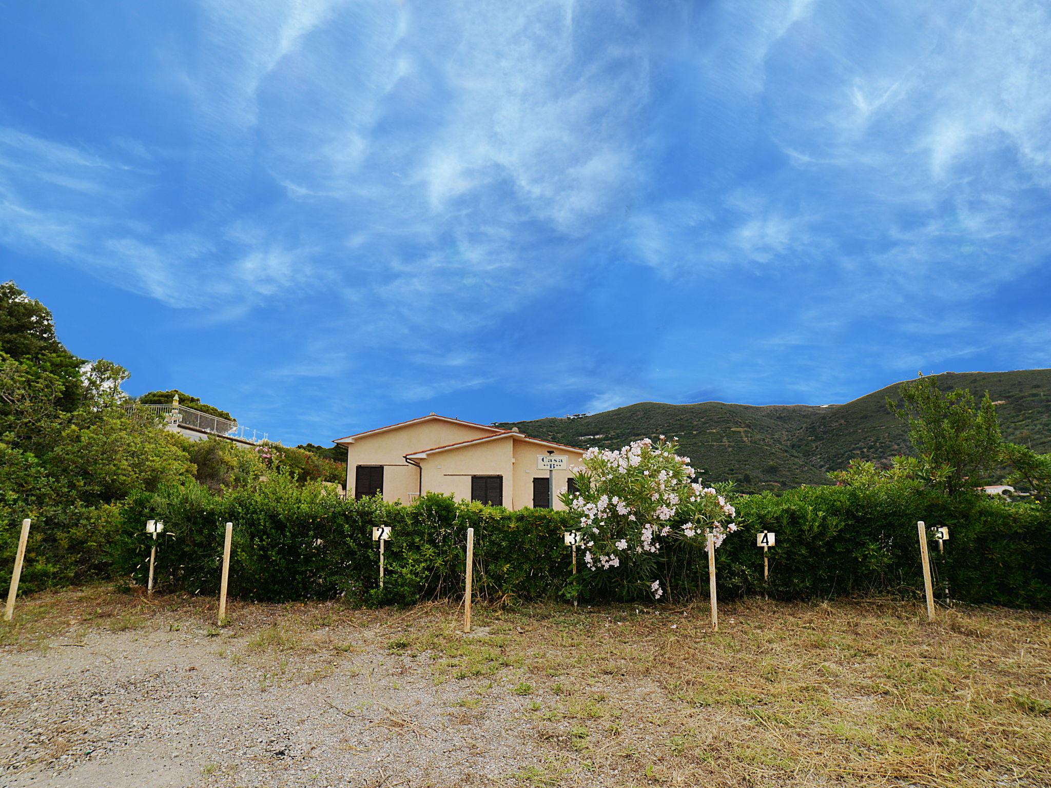 Foto 15 - Apartamento de 1 habitación en Capoliveri con jardín y vistas al mar