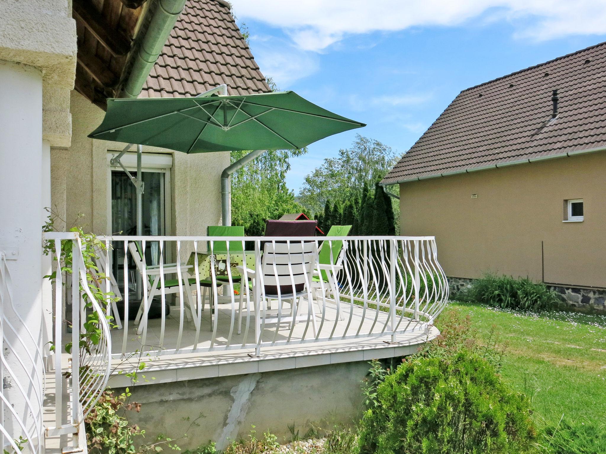 Photo 21 - Maison de 4 chambres à Badacsonytomaj avec piscine privée et jardin