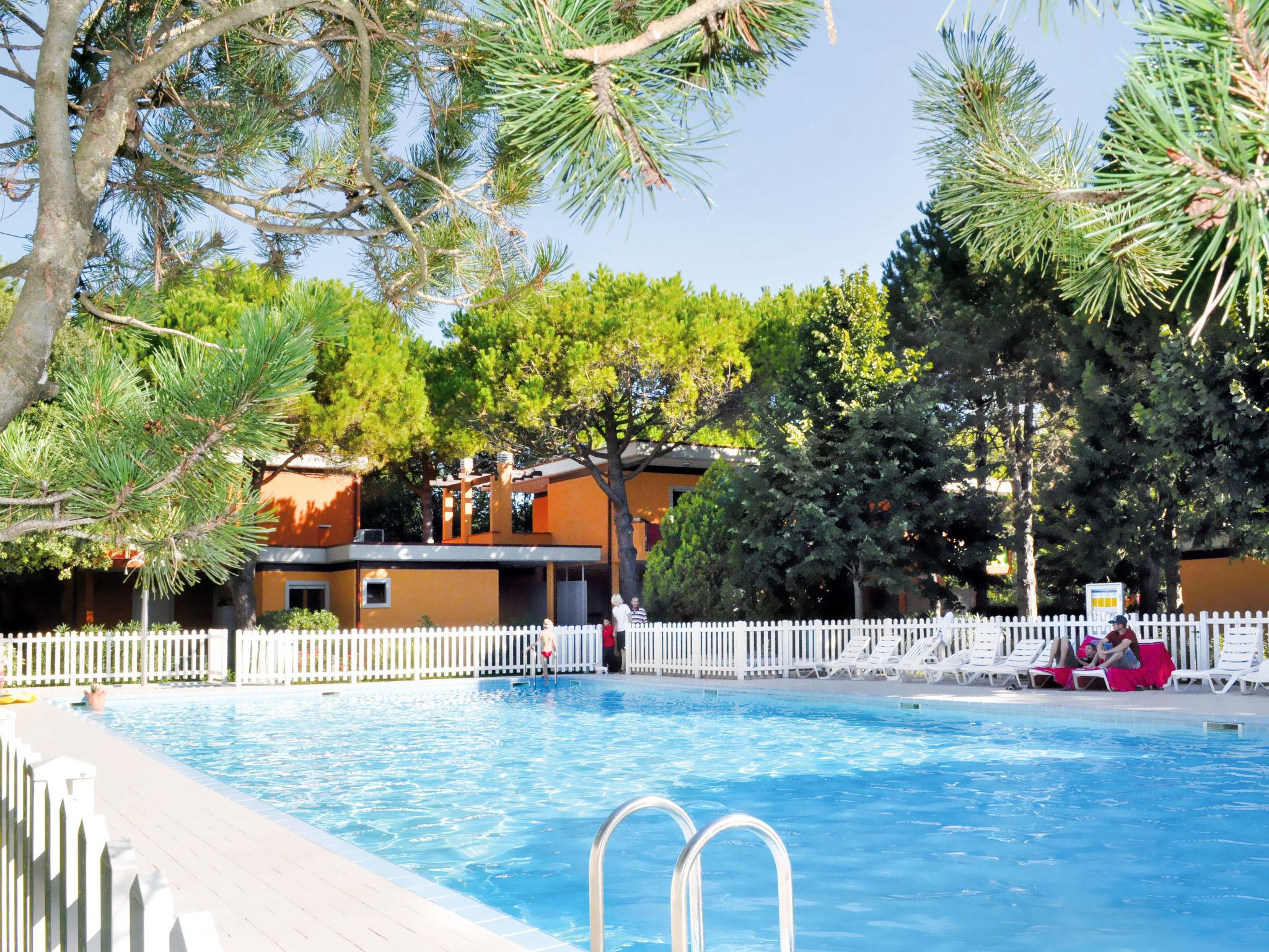 Photo 1 - Appartement de 2 chambres à San Michele al Tagliamento avec piscine et vues à la mer
