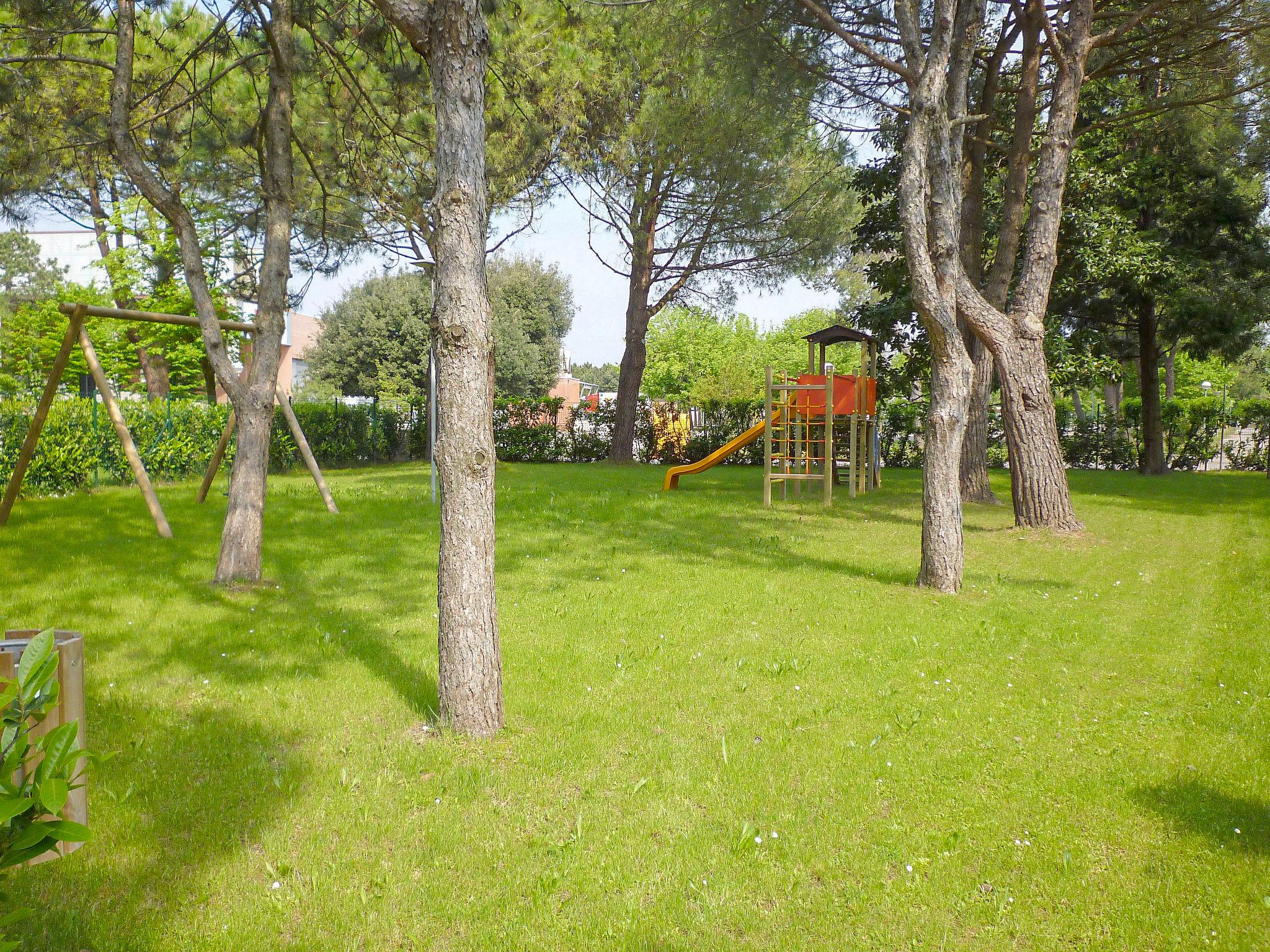 Photo 11 - 2 bedroom Apartment in San Michele al Tagliamento with swimming pool and sea view