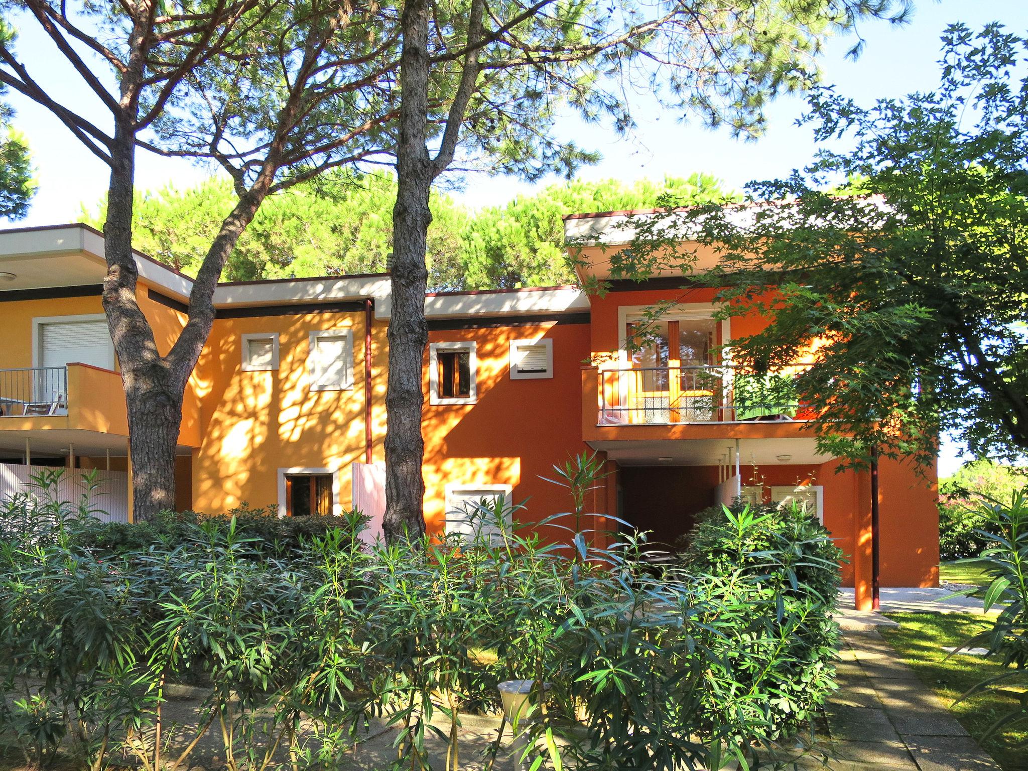Foto 2 - Apartamento de 1 habitación en San Michele al Tagliamento con piscina y vistas al mar