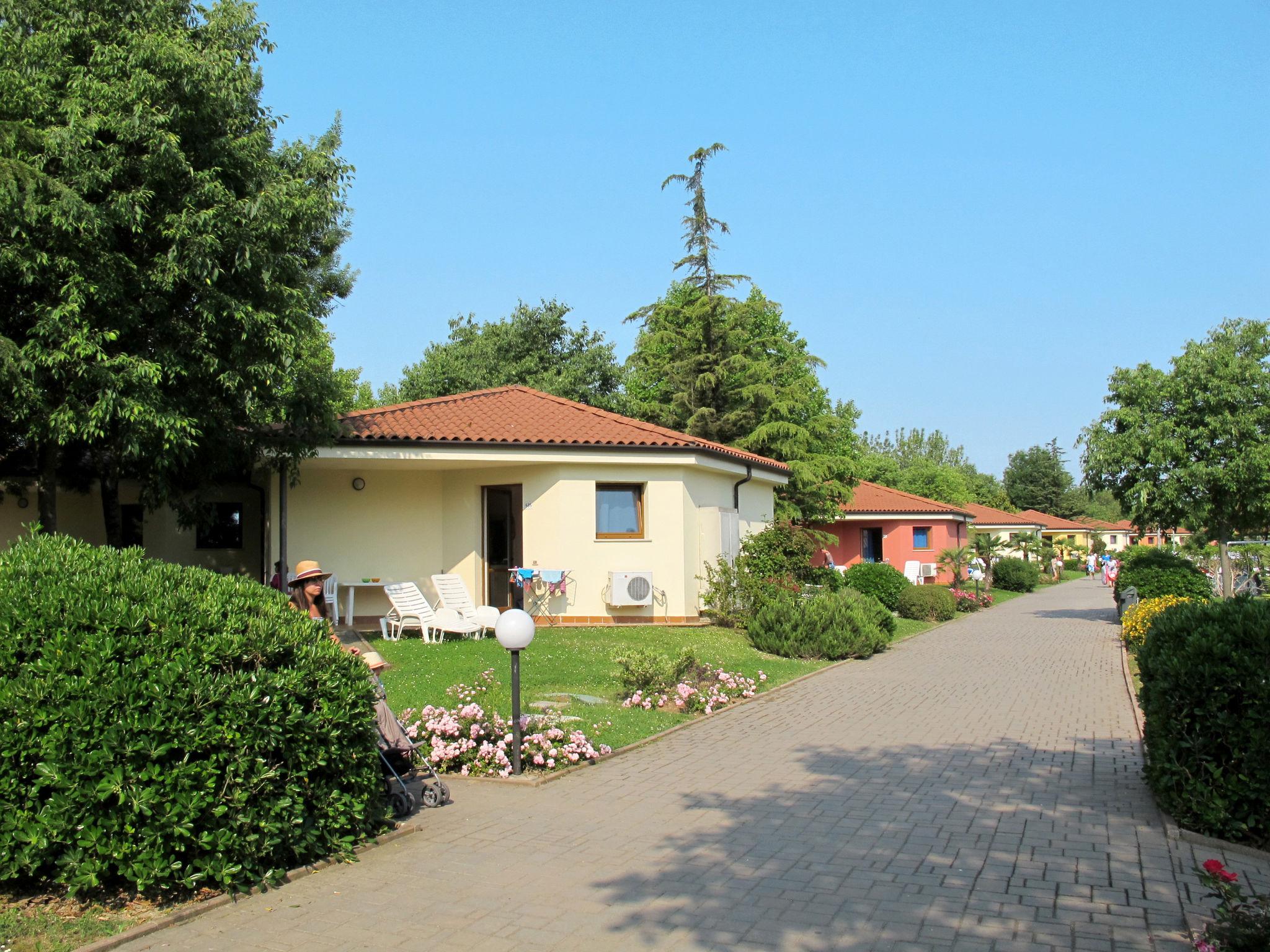 Foto 35 - Casa de 2 habitaciones en Peschiera del Garda con piscina y vistas a la montaña