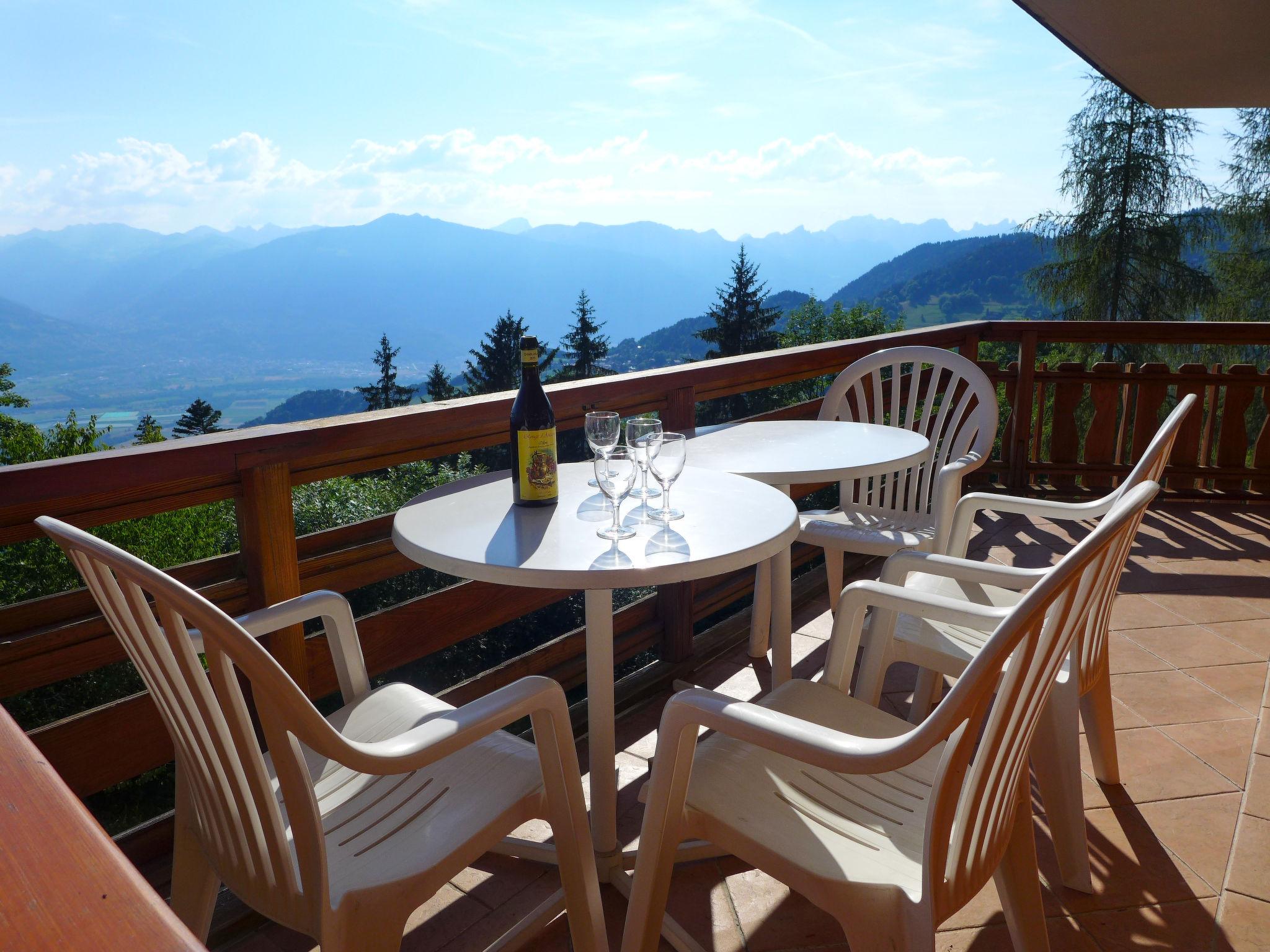 Photo 1 - 2 bedroom Apartment in Ollon with swimming pool and mountain view