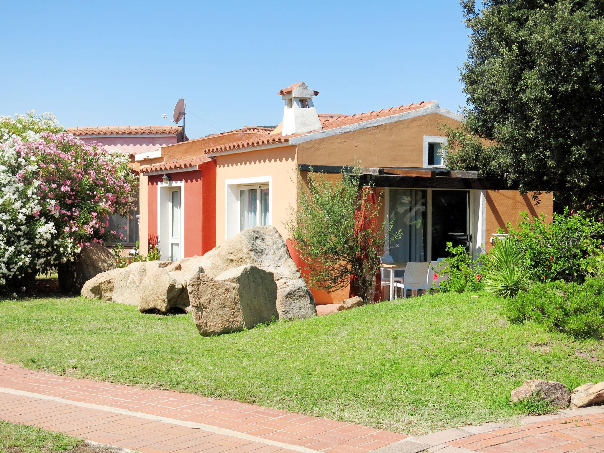 Foto 1 - Casa de 2 quartos em Loiri Porto San Paolo com piscina e jardim