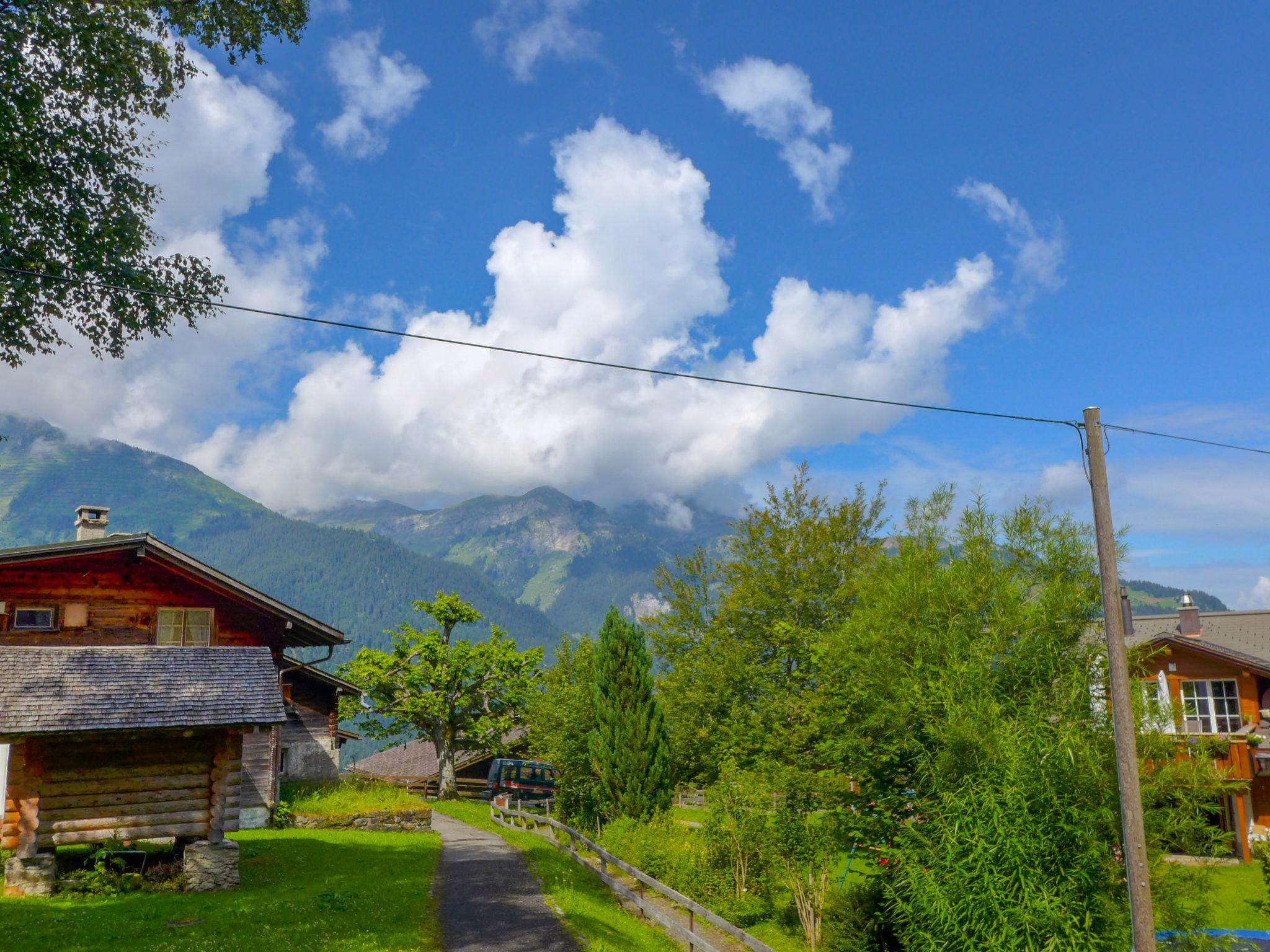 Foto 9 - Apartamento de 2 quartos em Lauterbrunnen com vista para a montanha