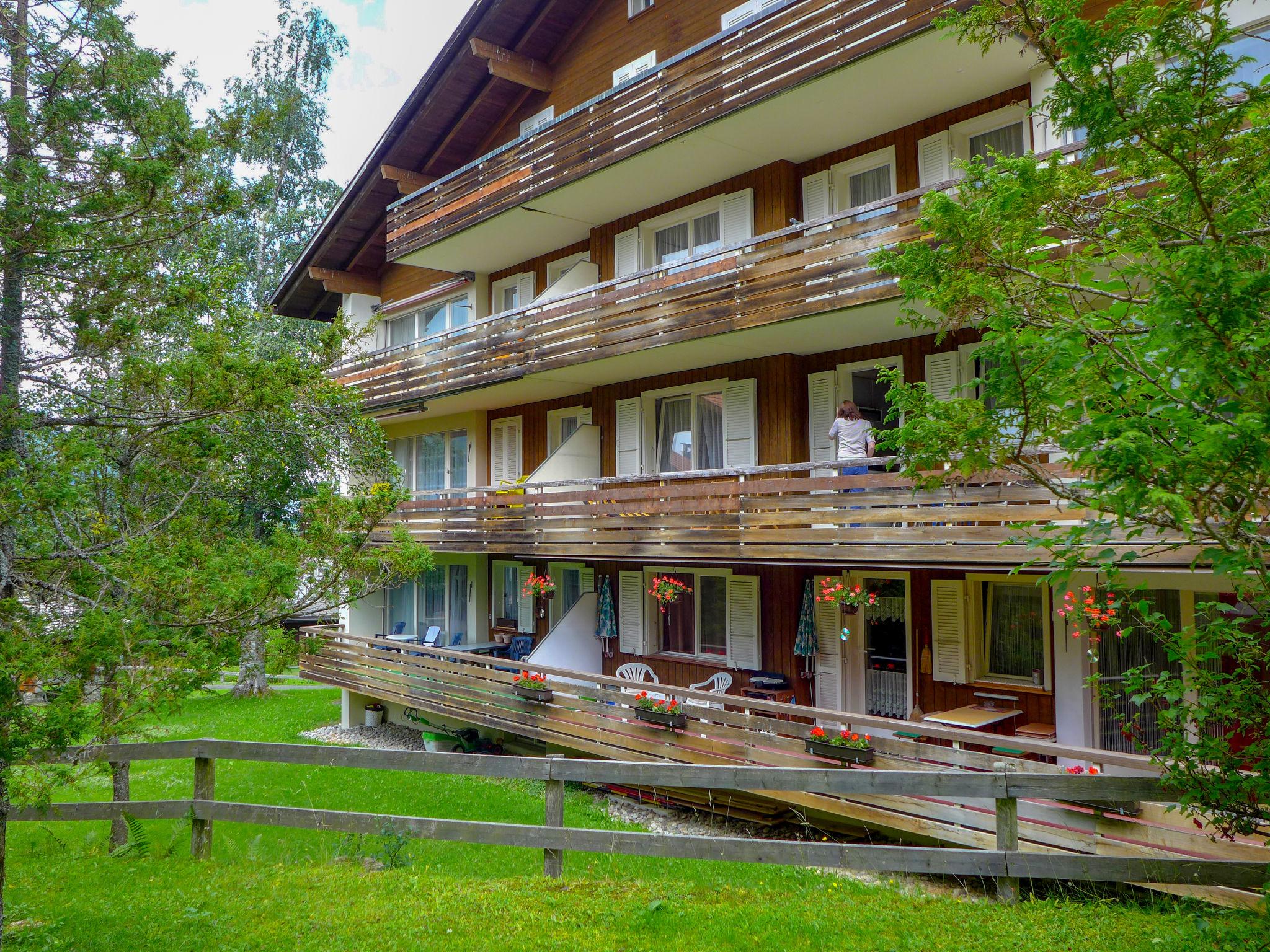 Foto 5 - Apartment mit 2 Schlafzimmern in Lauterbrunnen mit blick auf die berge